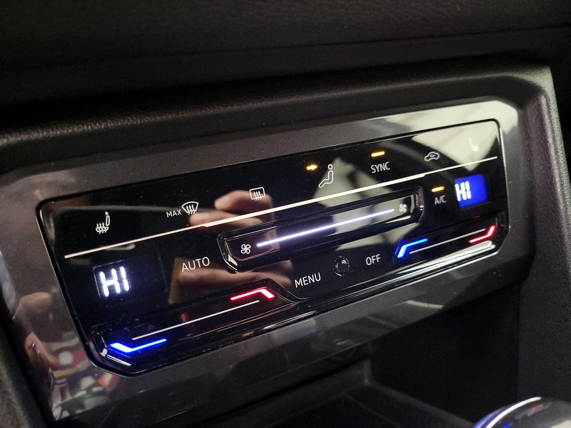 Thumbnail: 2022 Volkswagen Tiguan - 17