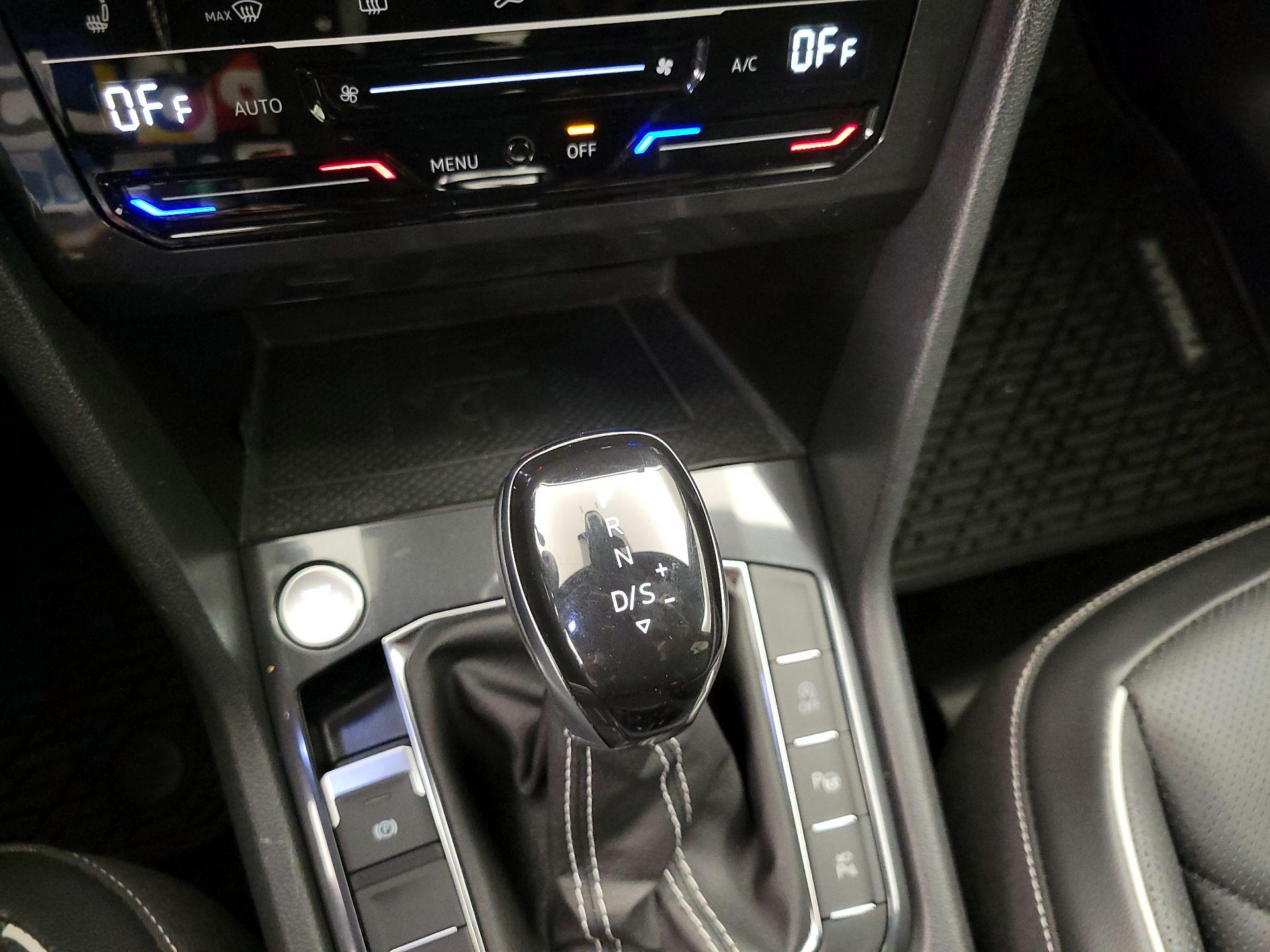 Thumbnail: 2022 Volkswagen Tiguan - 18