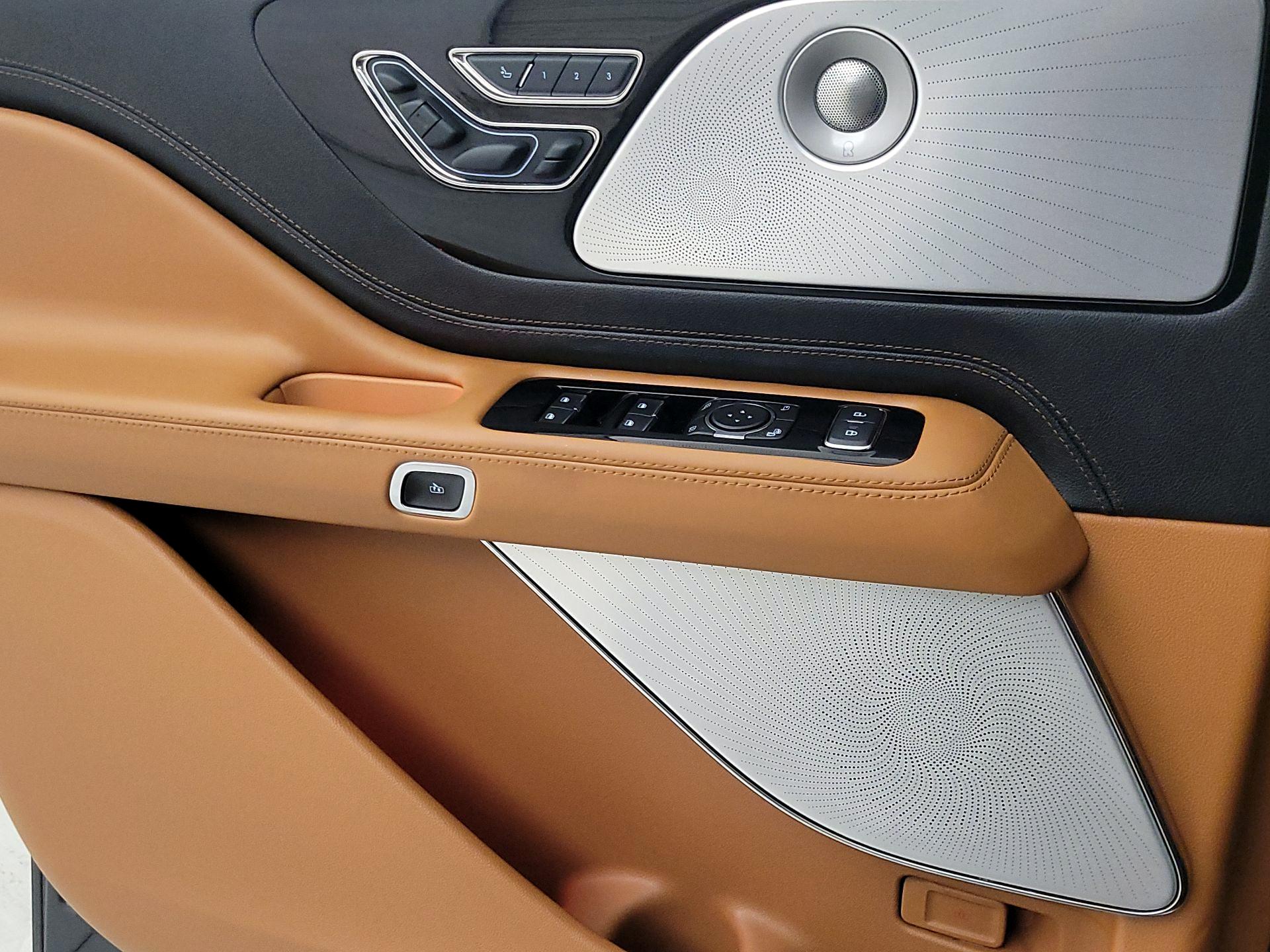 Thumbnail: 2022 Lincoln Aviator - 10