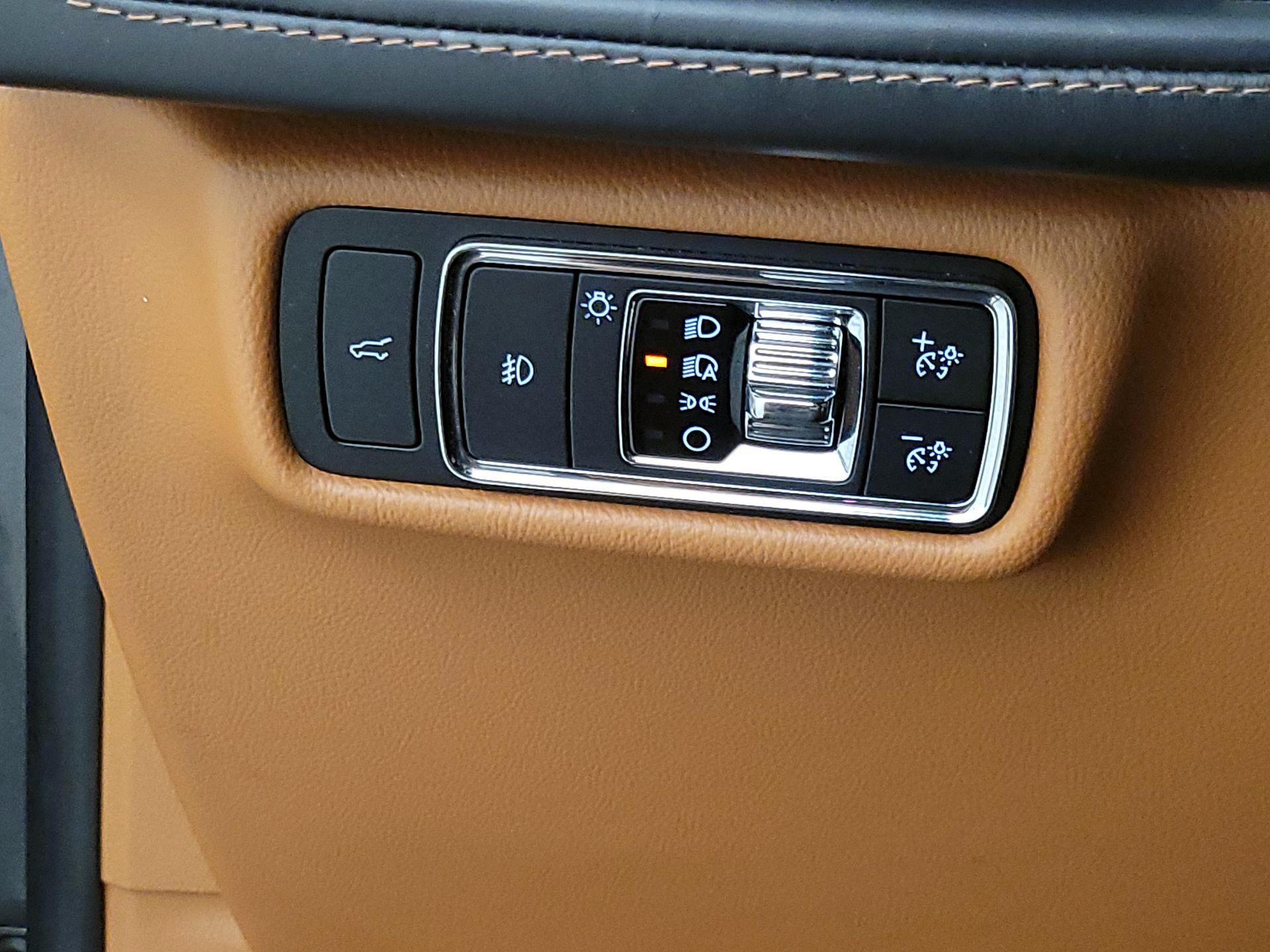 Thumbnail: 2022 Lincoln Aviator - 11