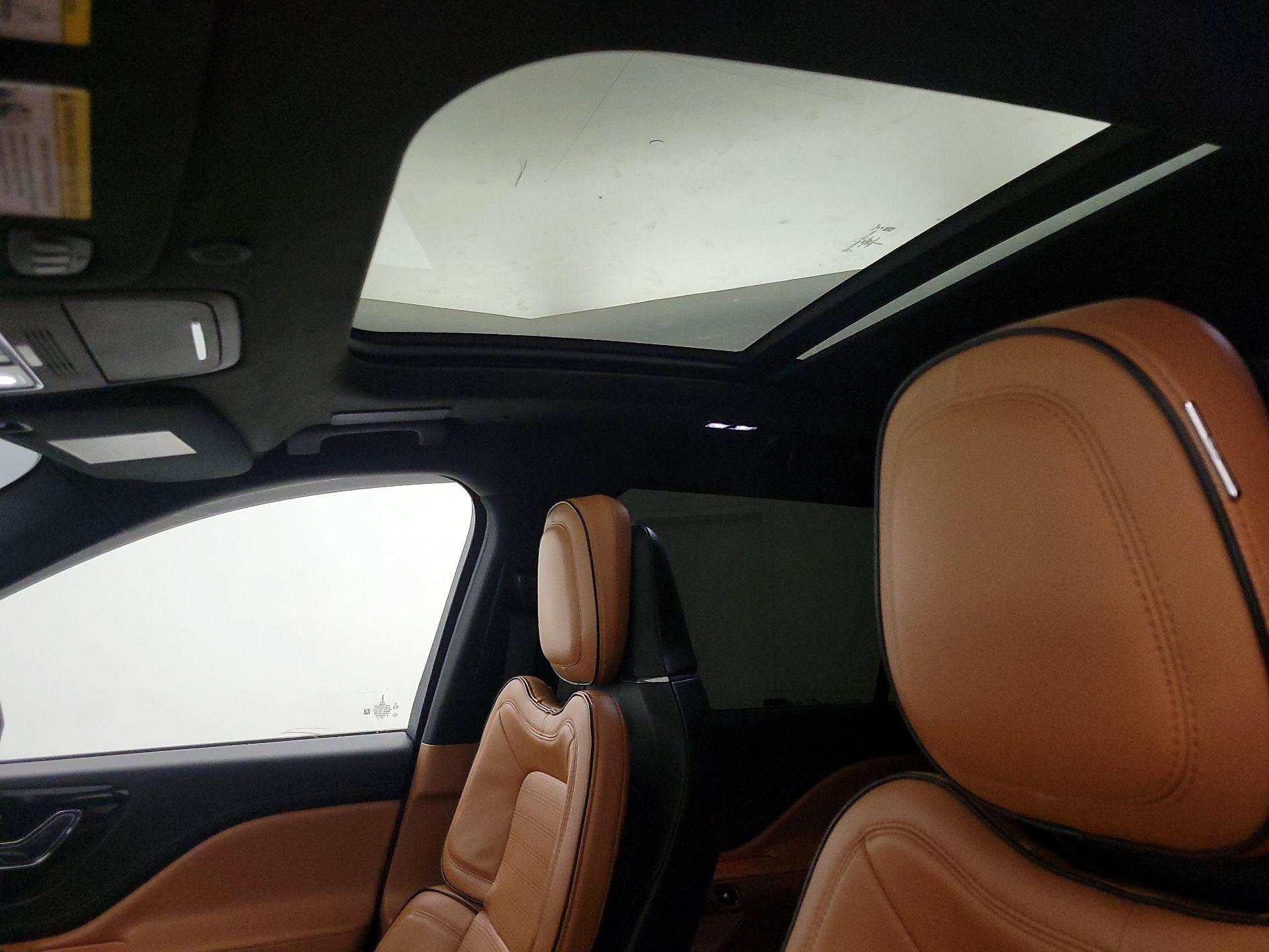 Thumbnail: 2022 Lincoln Aviator - 16