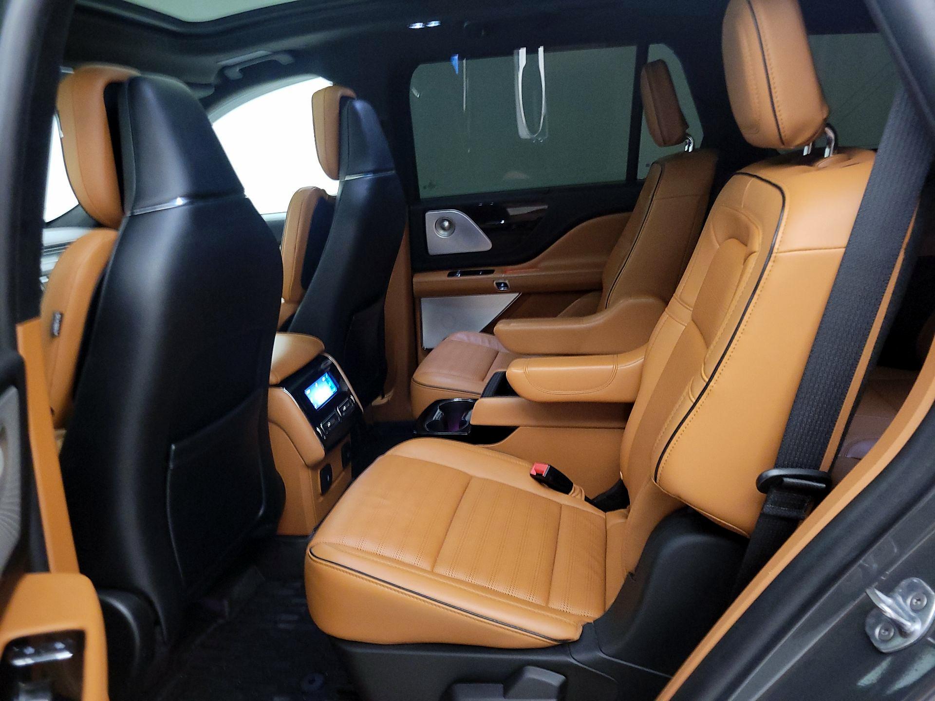 Thumbnail: 2022 Lincoln Aviator - 17
