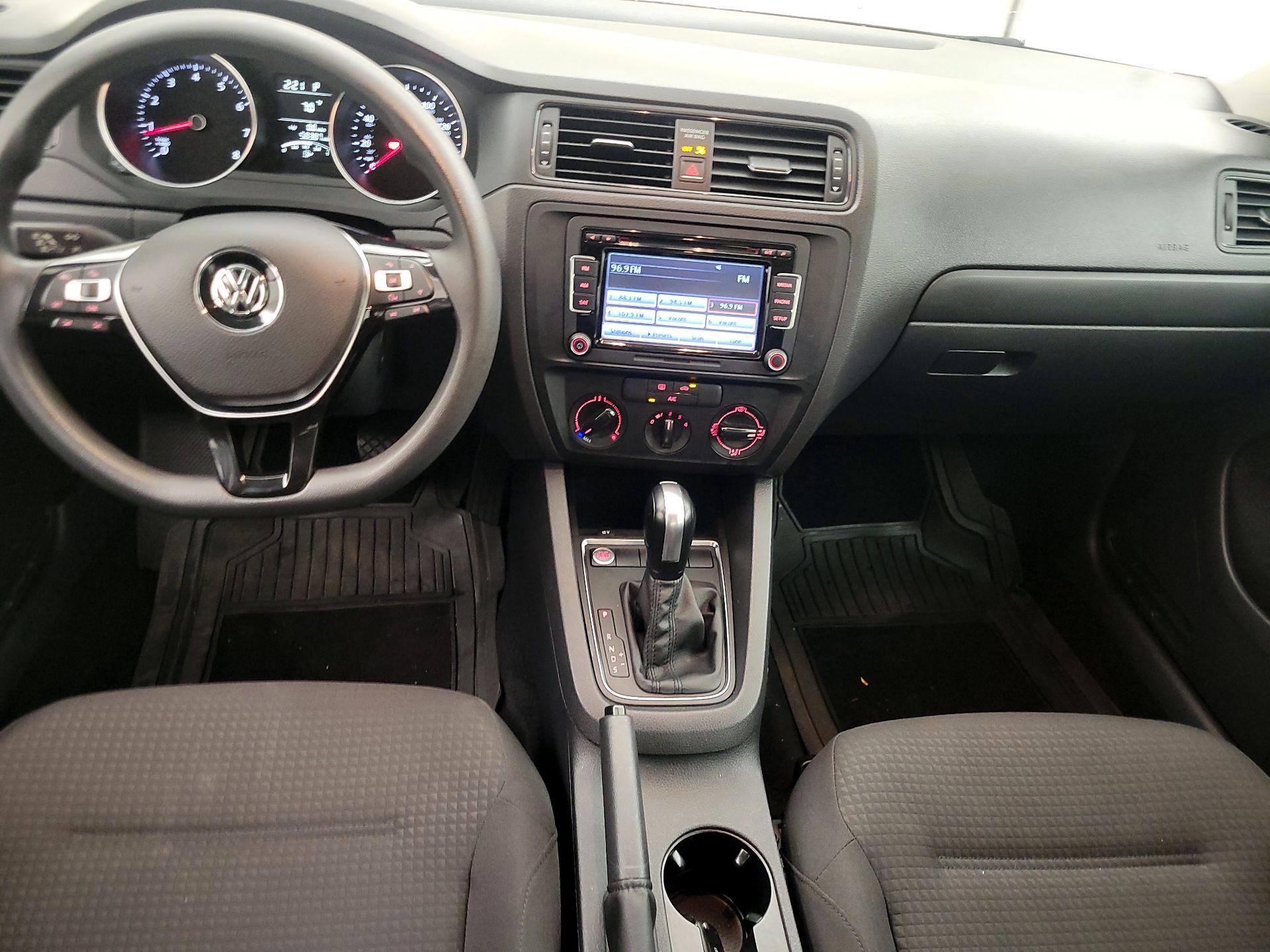 Thumbnail: 2015 Volkswagen Jetta - 9