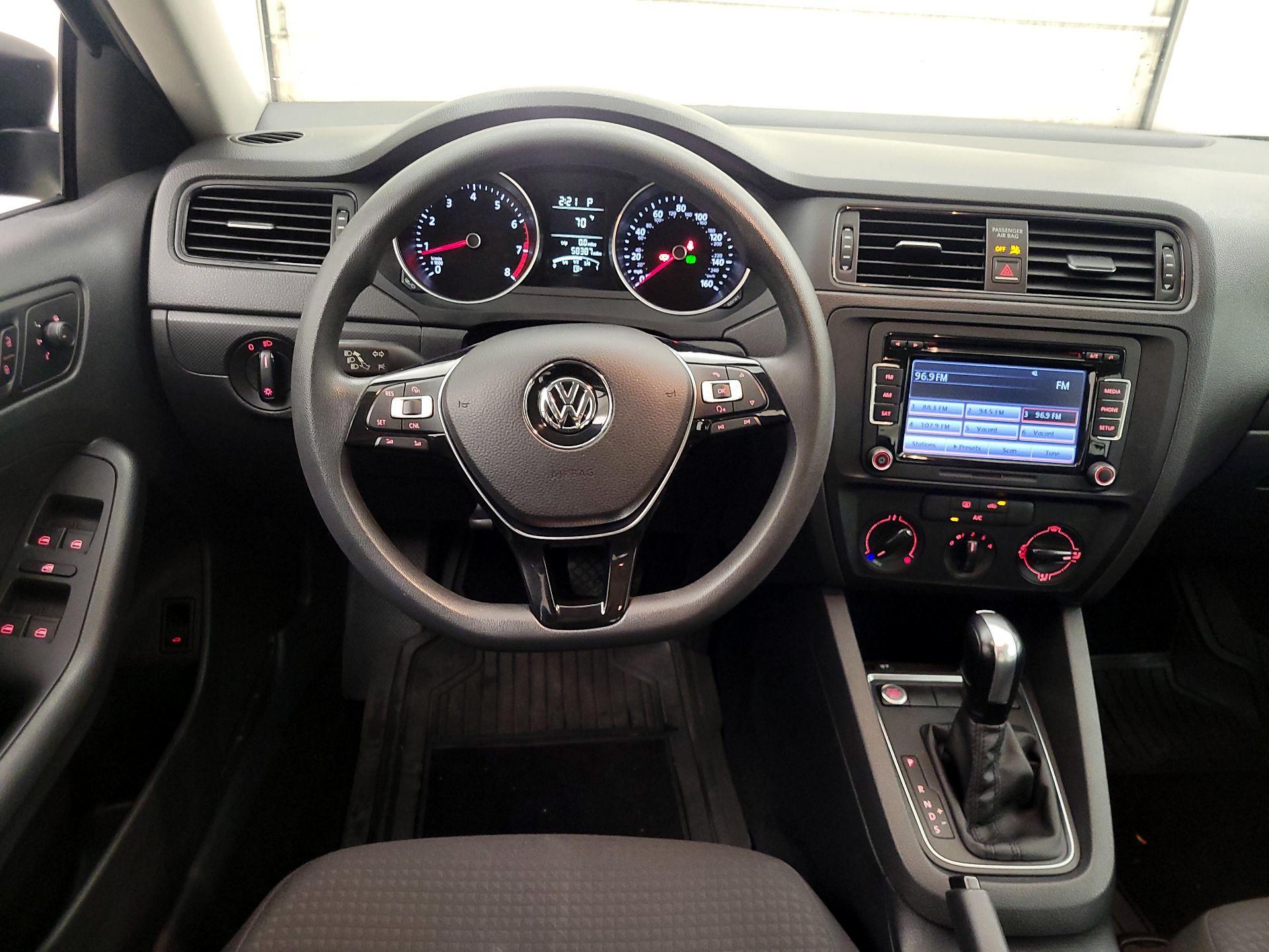 Thumbnail: 2015 Volkswagen Jetta - 10
