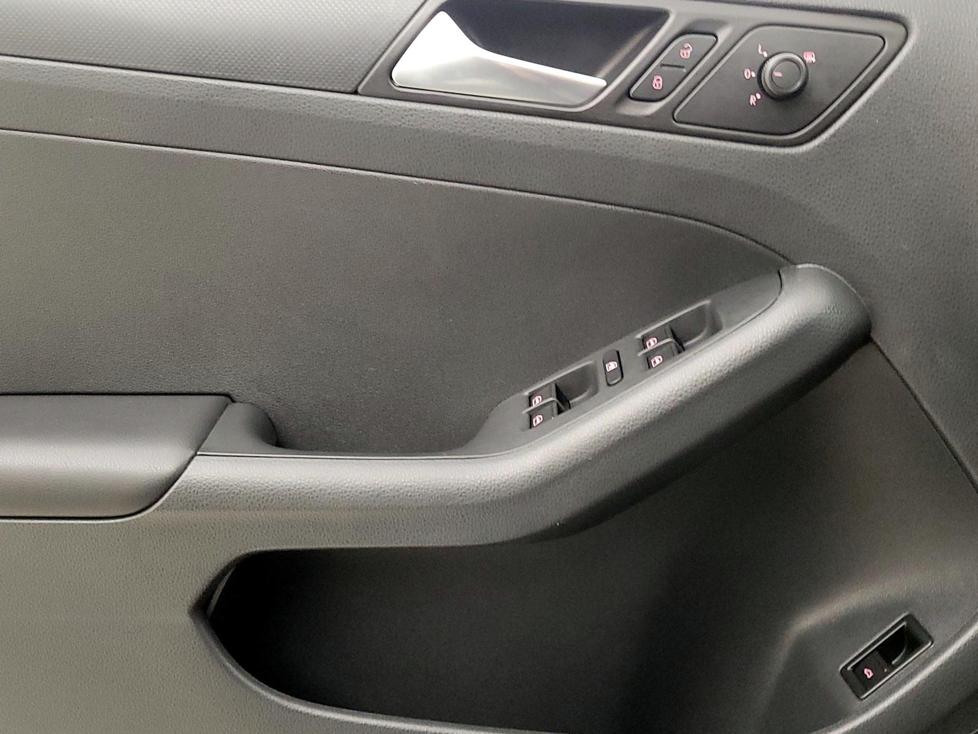 Thumbnail: 2015 Volkswagen Jetta - 12