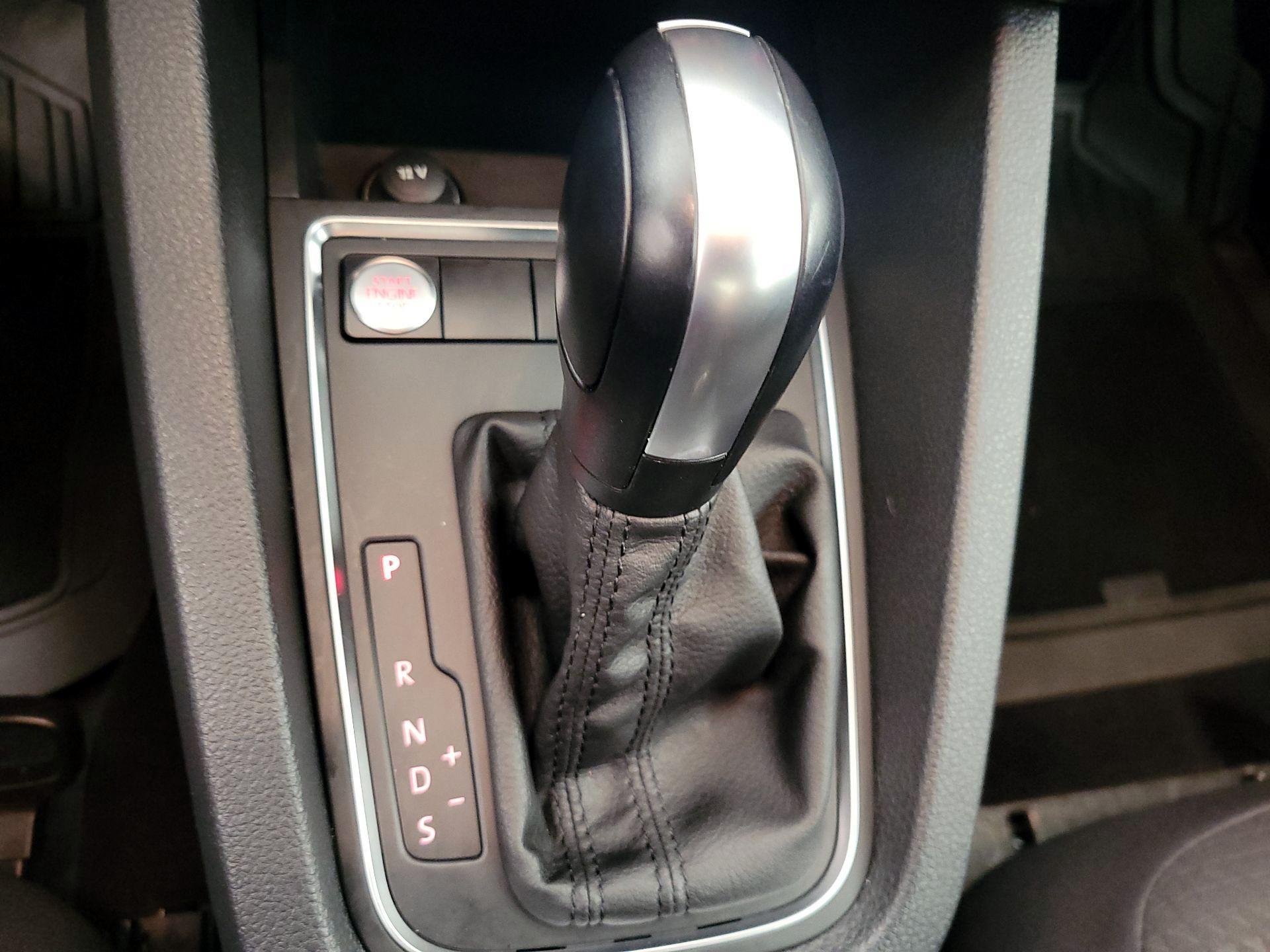 Thumbnail: 2015 Volkswagen Jetta - 17
