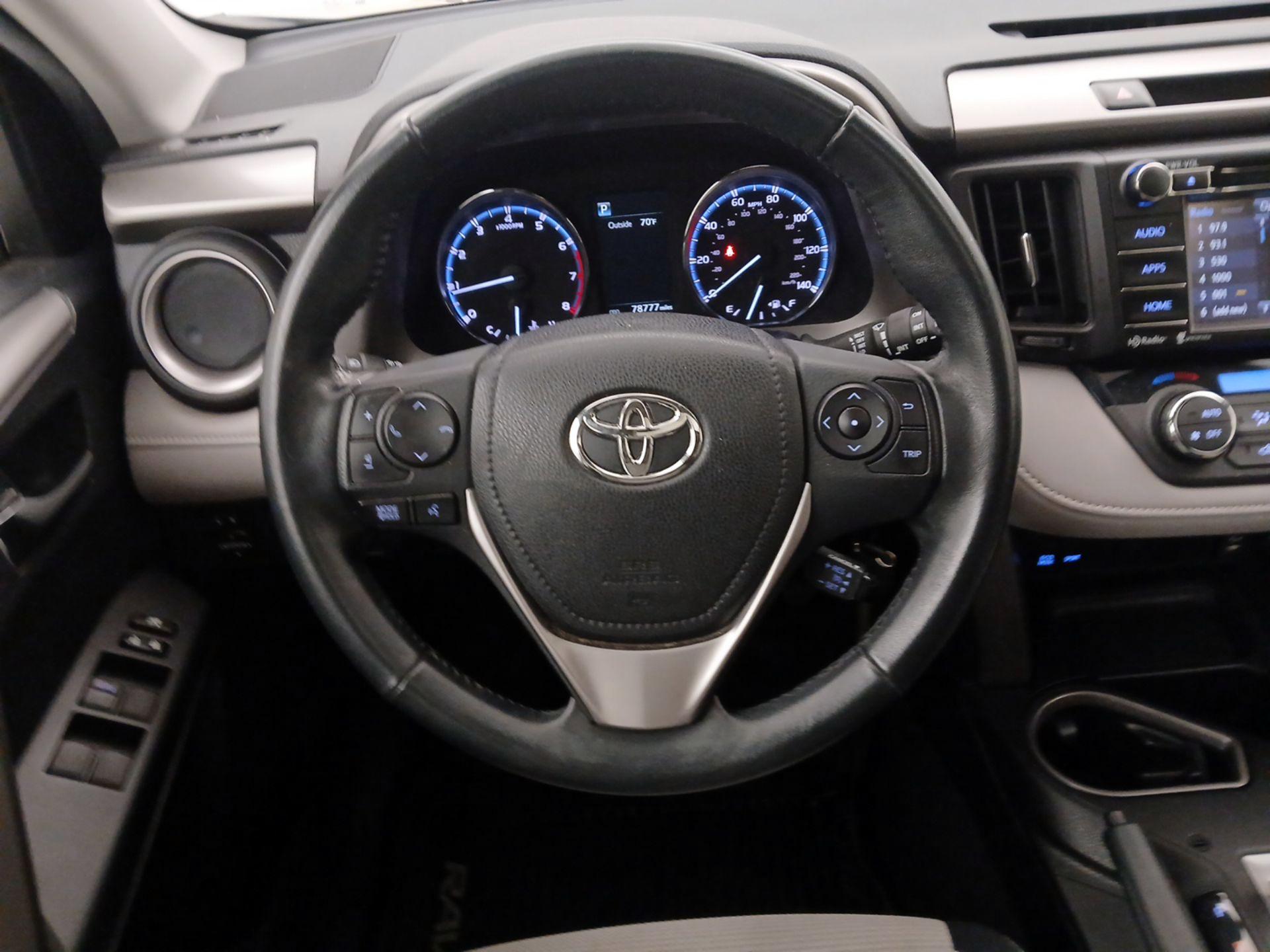 Thumbnail: 2016 Toyota RAV4 - 10