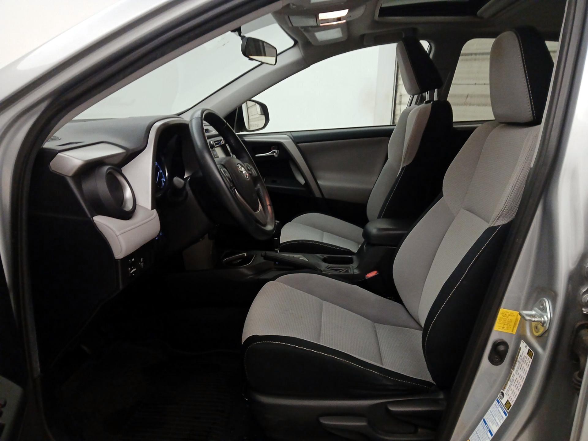 Thumbnail: 2016 Toyota RAV4 - 11