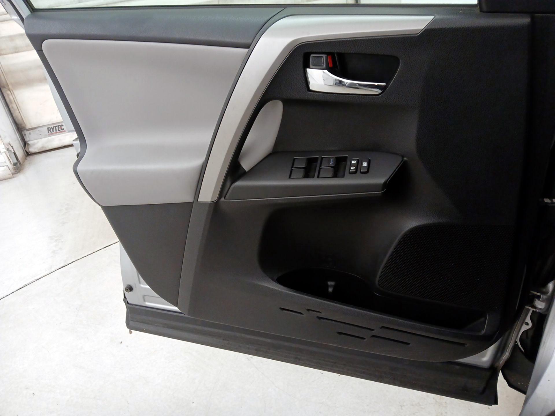 Thumbnail: 2016 Toyota RAV4 - 12