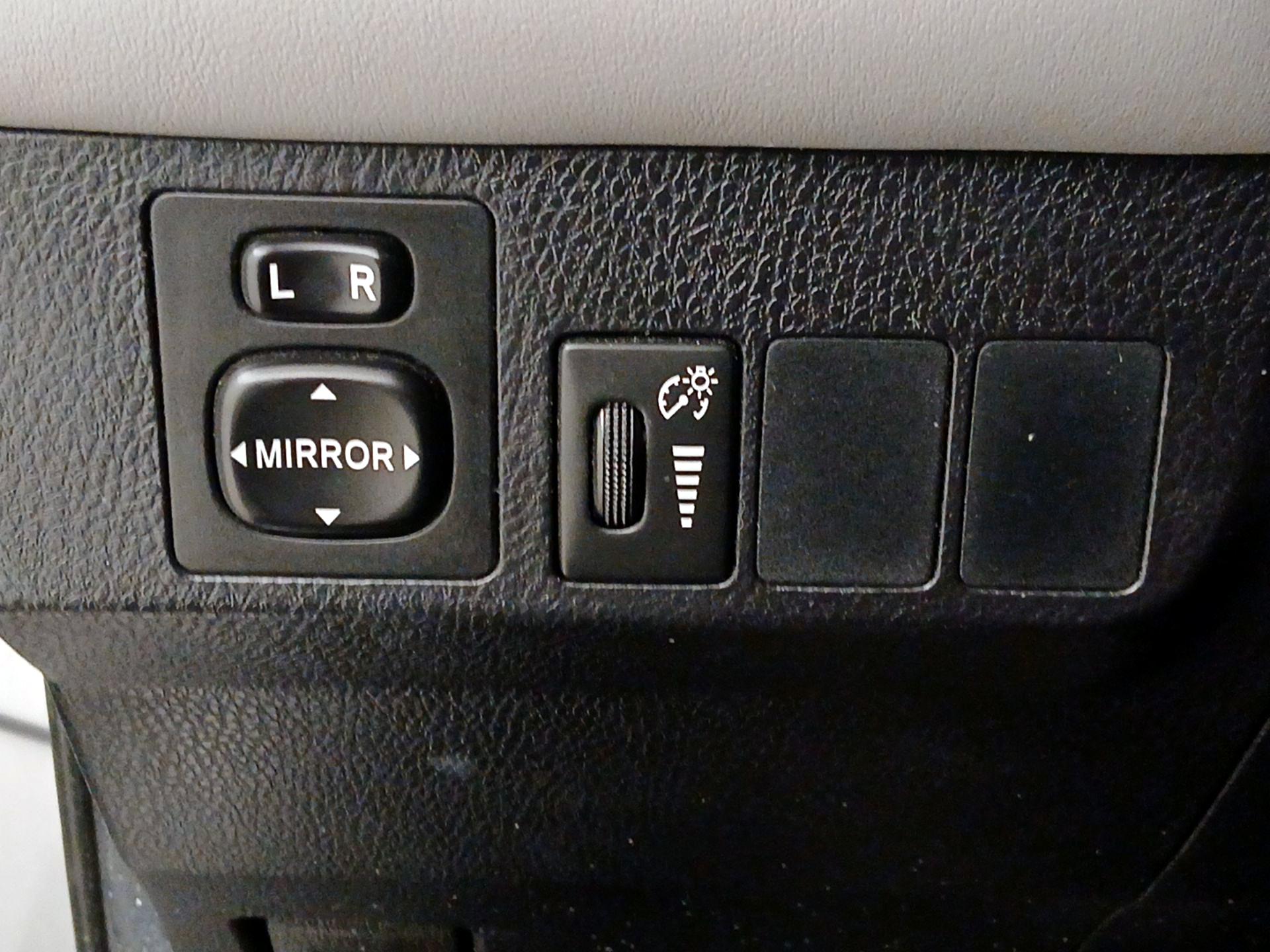 Thumbnail: 2016 Toyota RAV4 - 13