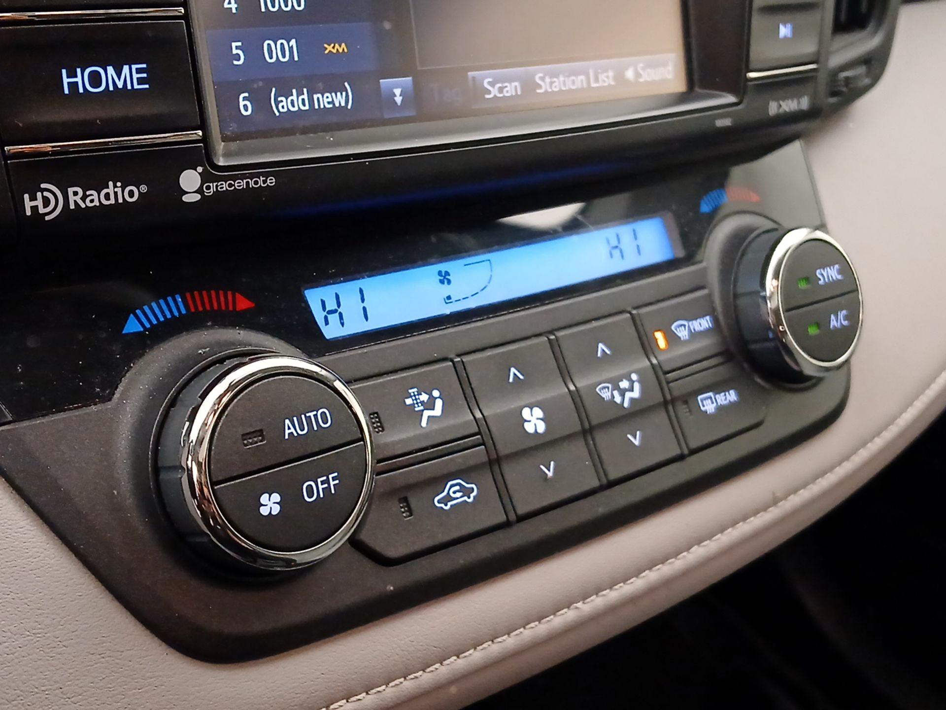 Thumbnail: 2016 Toyota RAV4 - 16