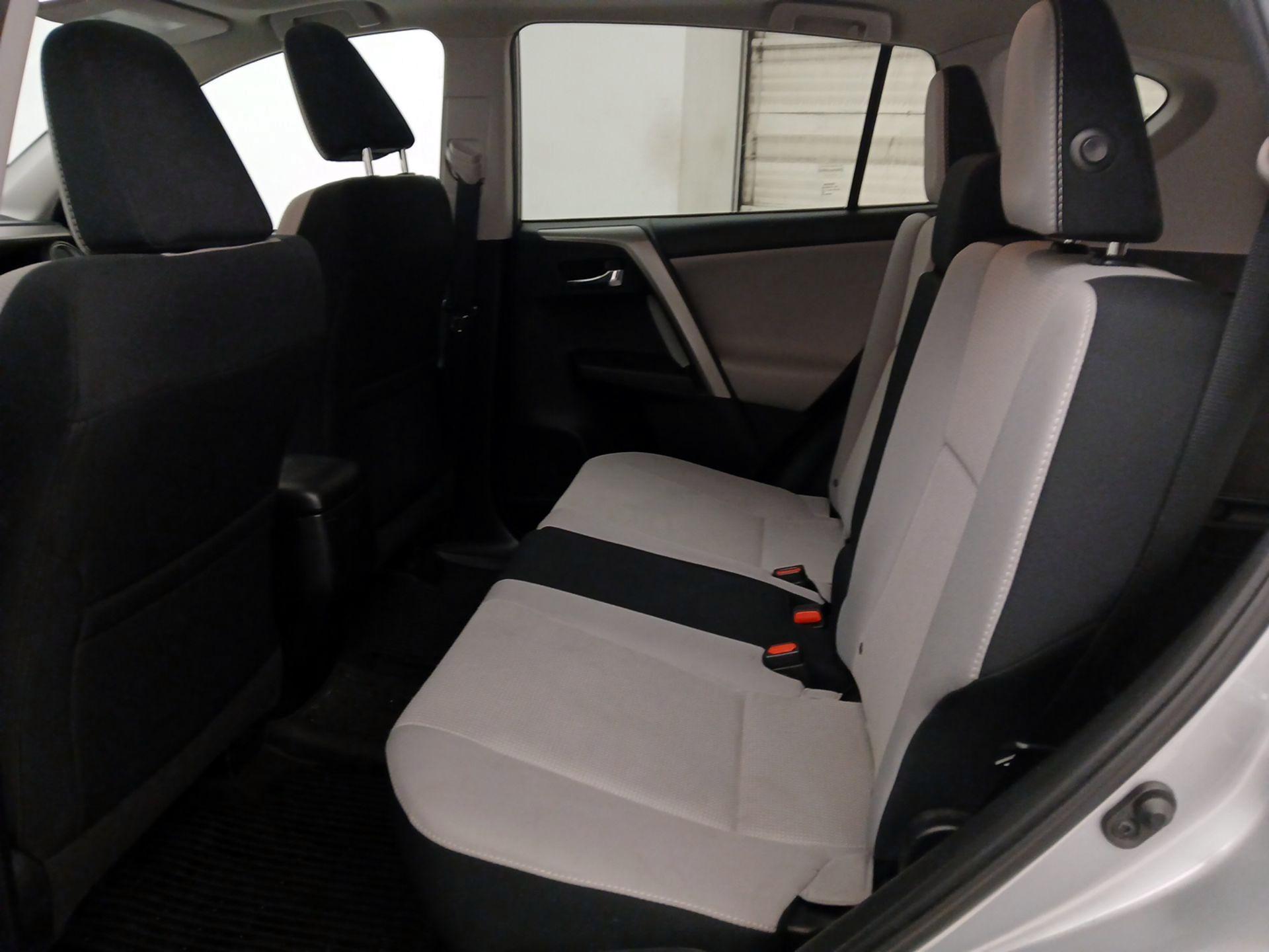 Thumbnail: 2016 Toyota RAV4 - 20