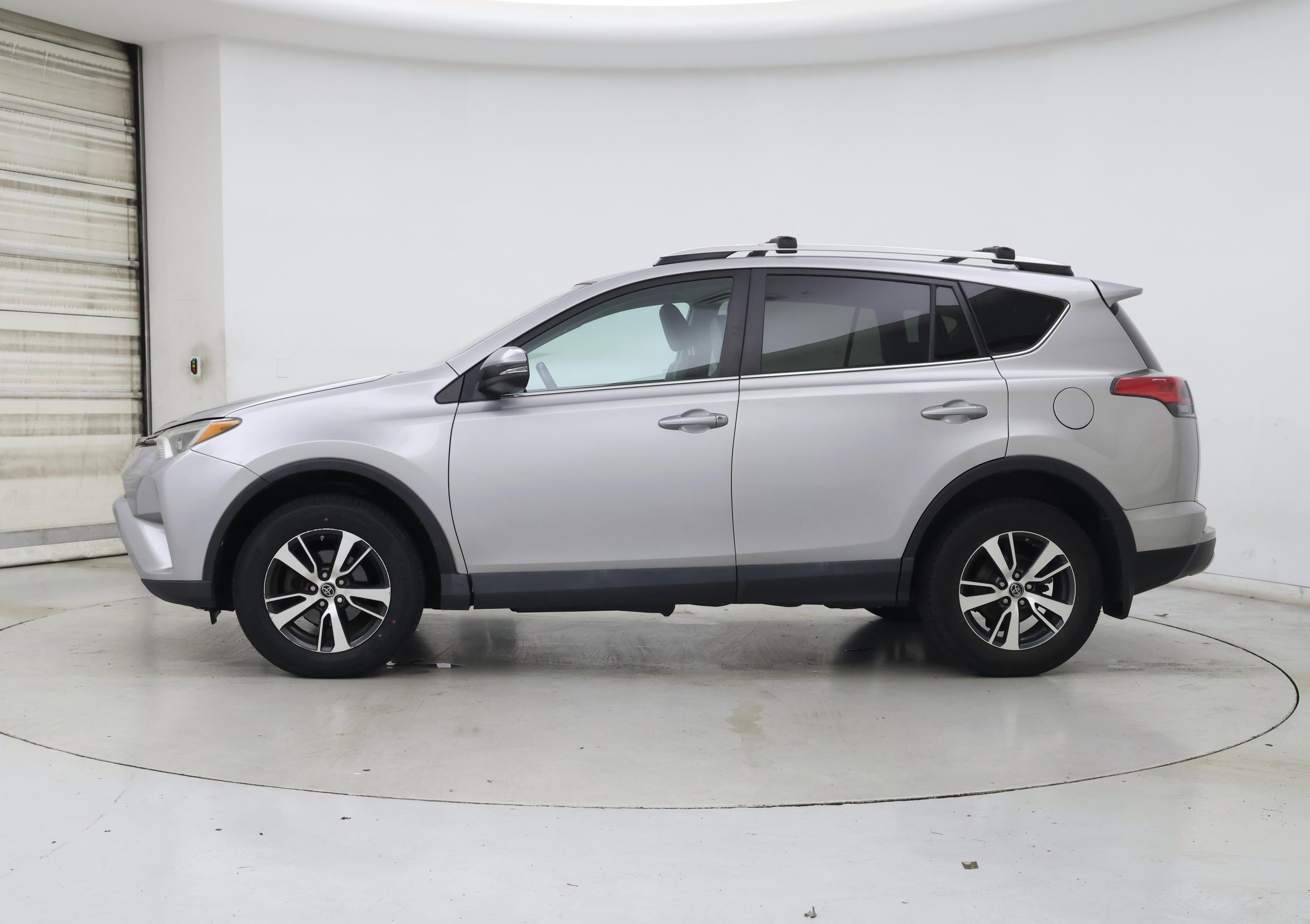 Thumbnail: 2016 Toyota RAV4 - 3