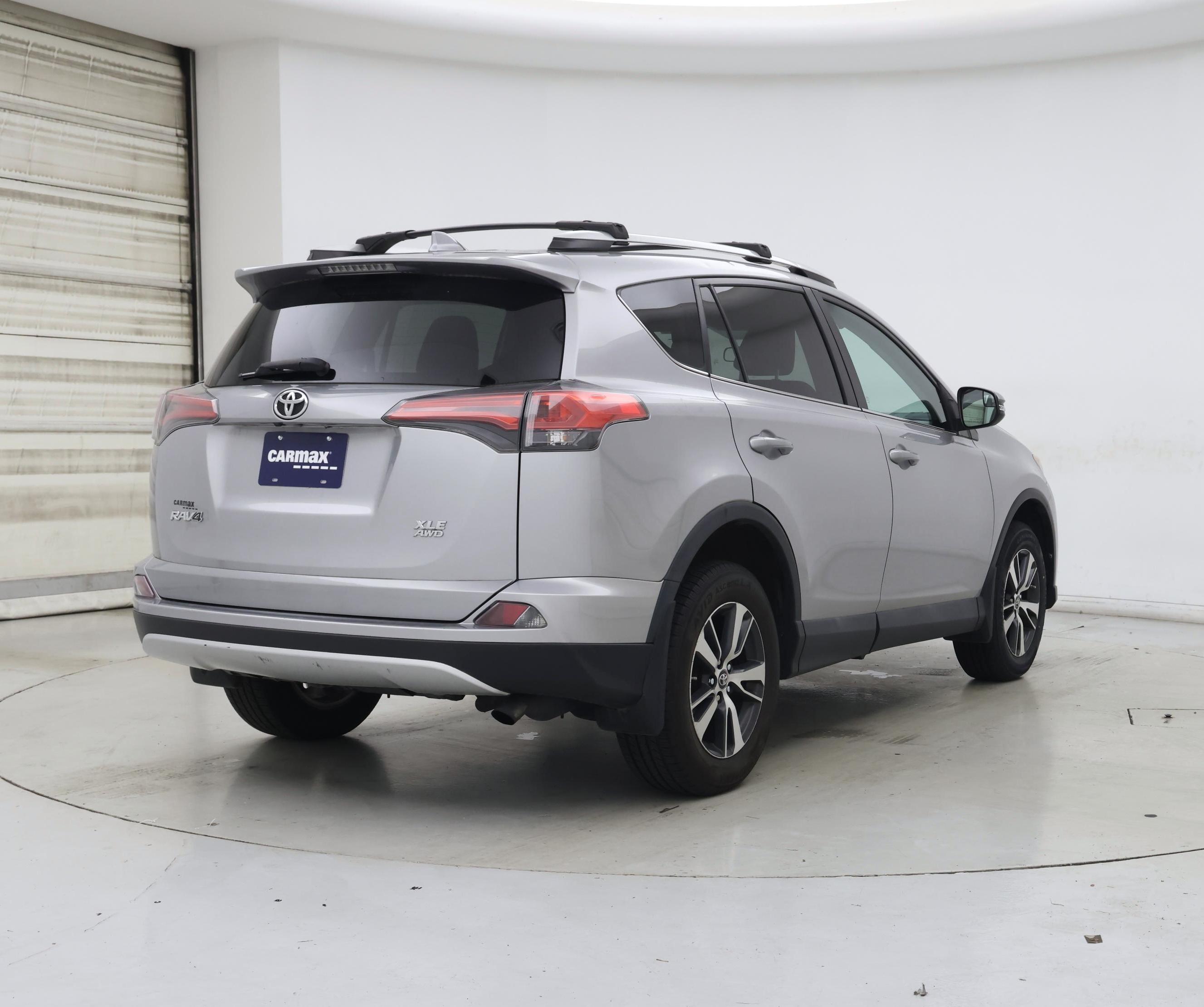 Thumbnail: 2016 Toyota RAV4 - 8