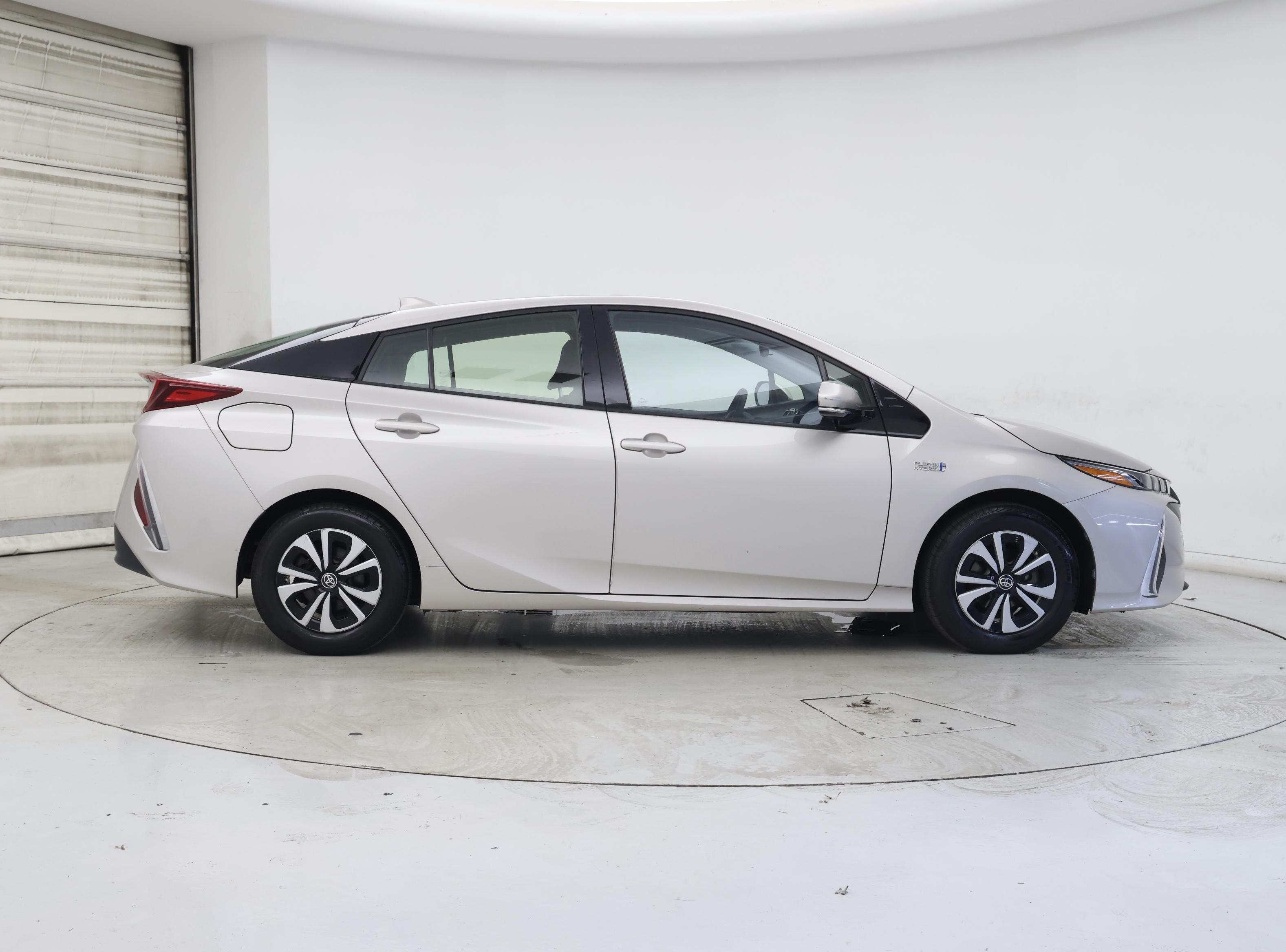 Thumbnail: 2017 Toyota Prius Prime - 7