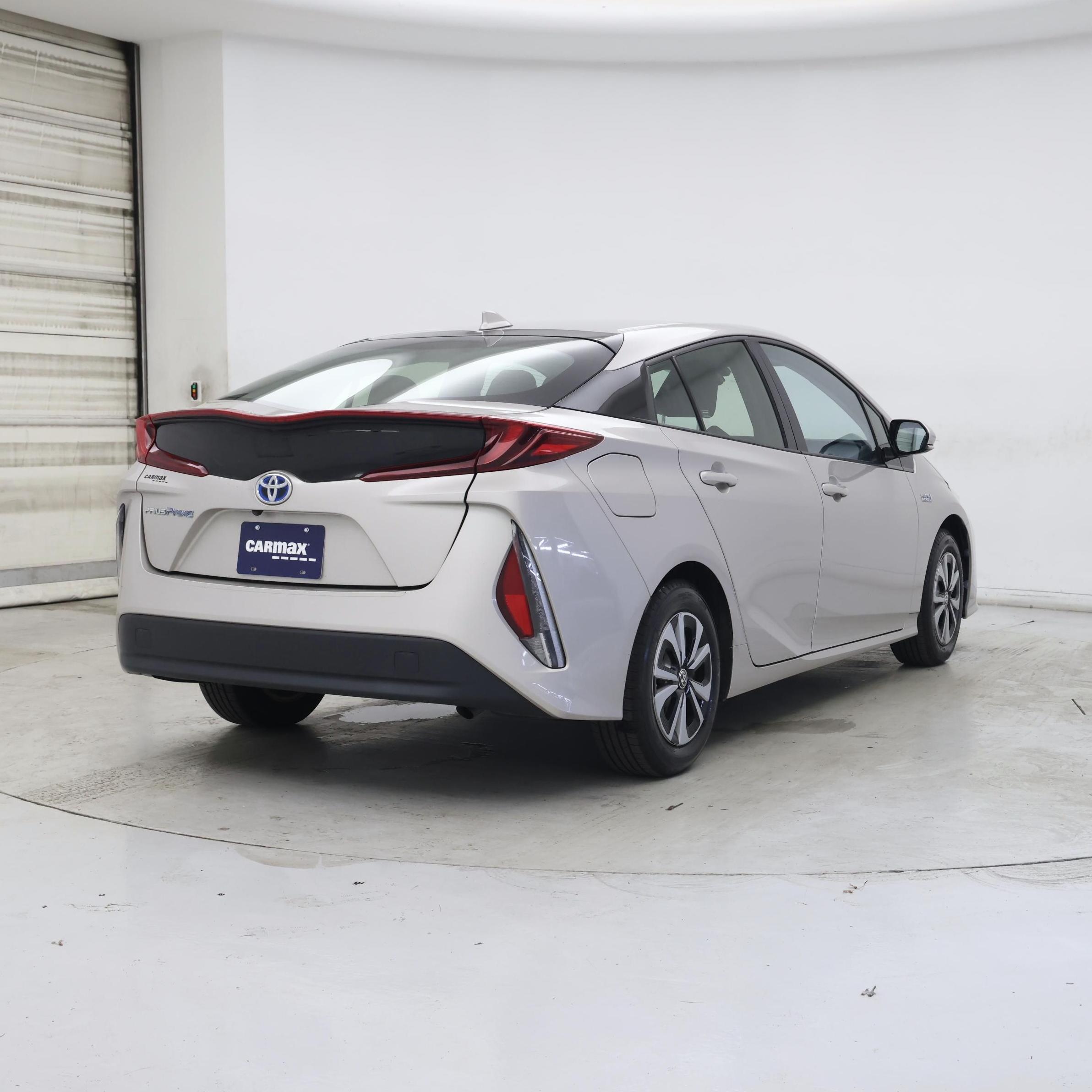 Thumbnail: 2017 Toyota Prius Prime - 8