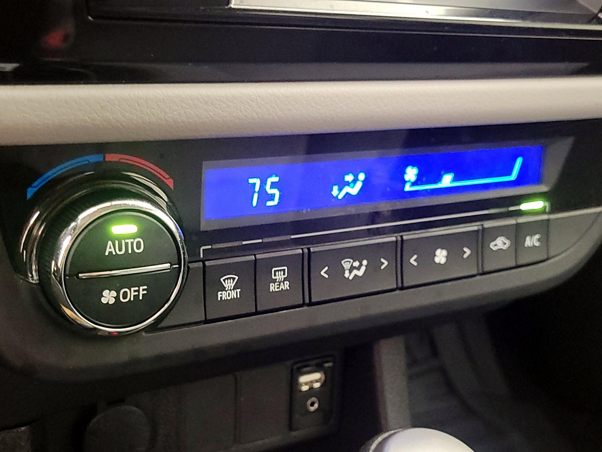 Thumbnail: 2014 Toyota Corolla - 15