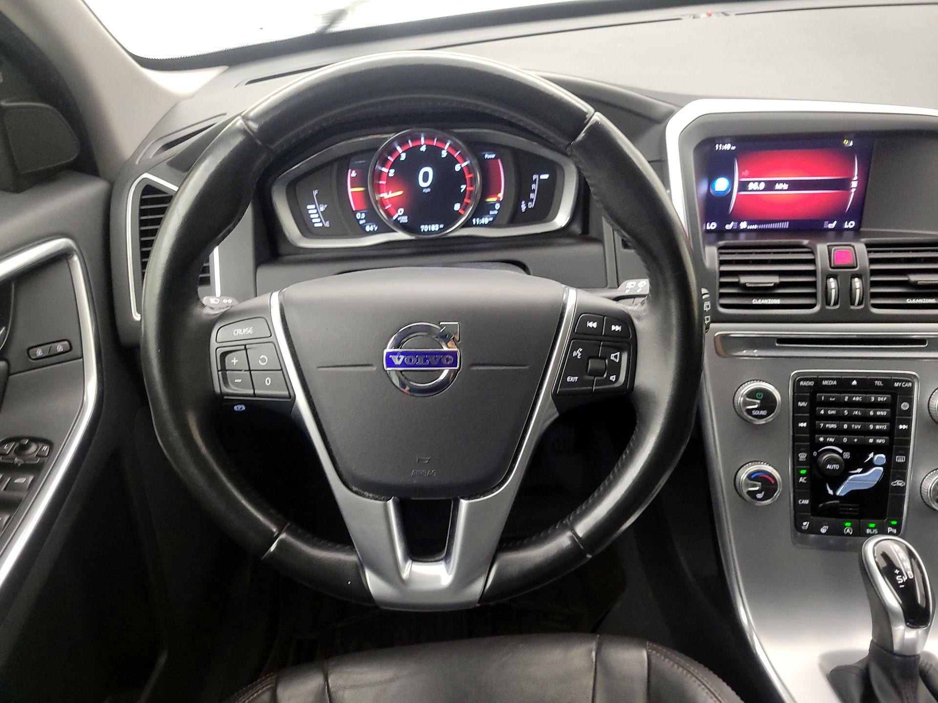 Thumbnail: 2017 Volvo XC60 - 10