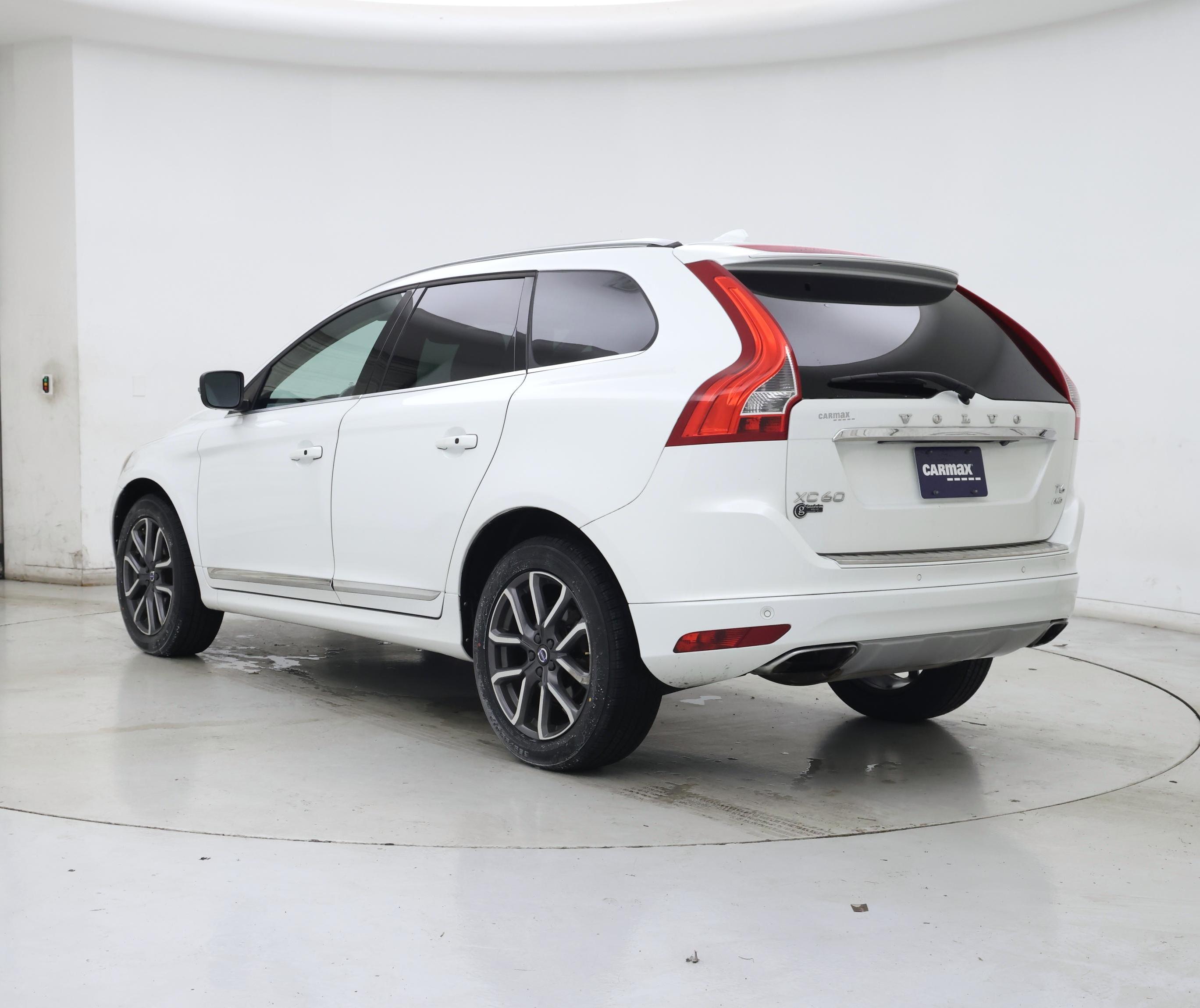 Thumbnail: 2017 Volvo XC60 - 2