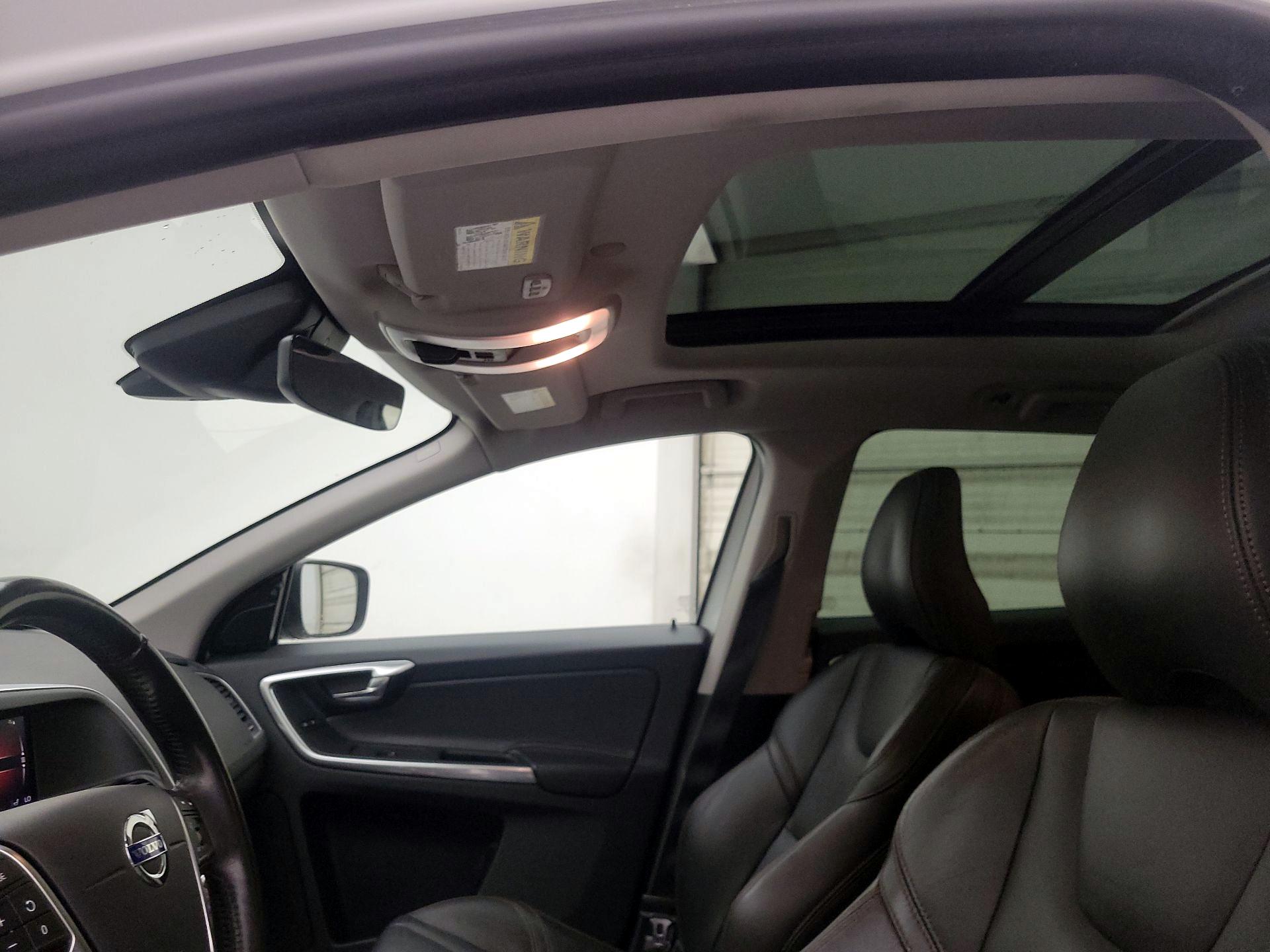 Thumbnail: 2017 Volvo XC60 - 19