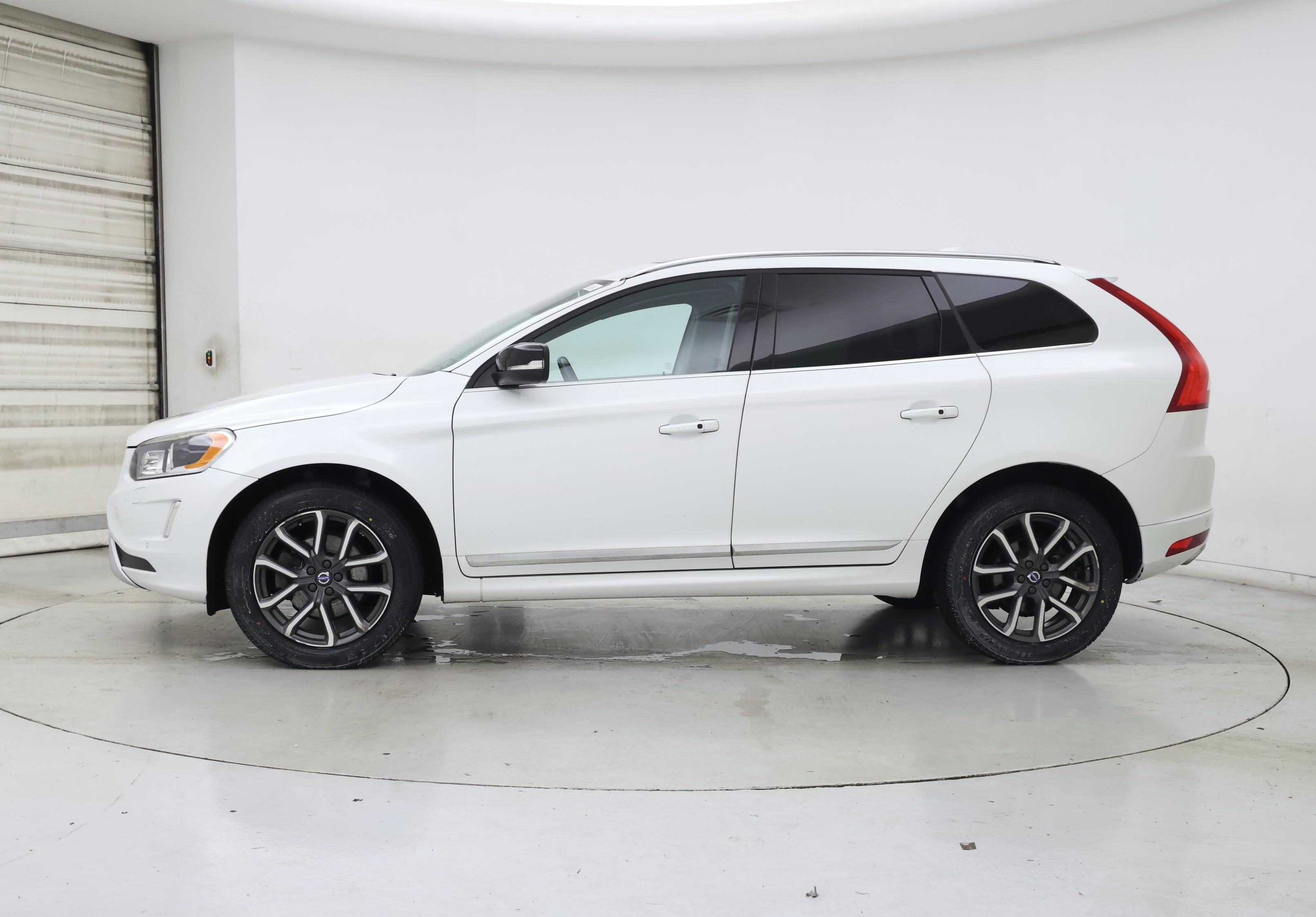 Thumbnail: 2017 Volvo XC60 - 3