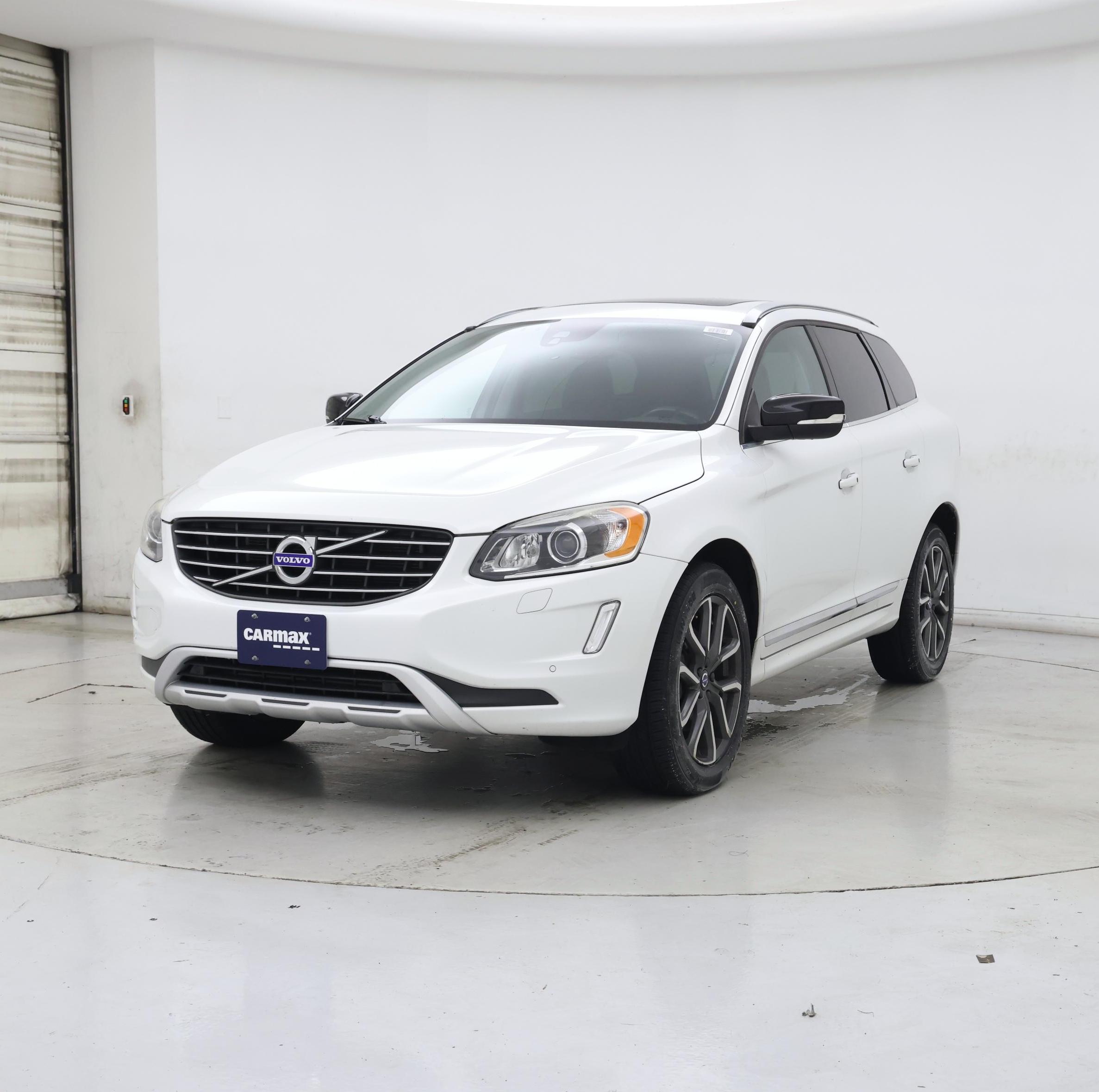 Thumbnail: 2017 Volvo XC60 - 4