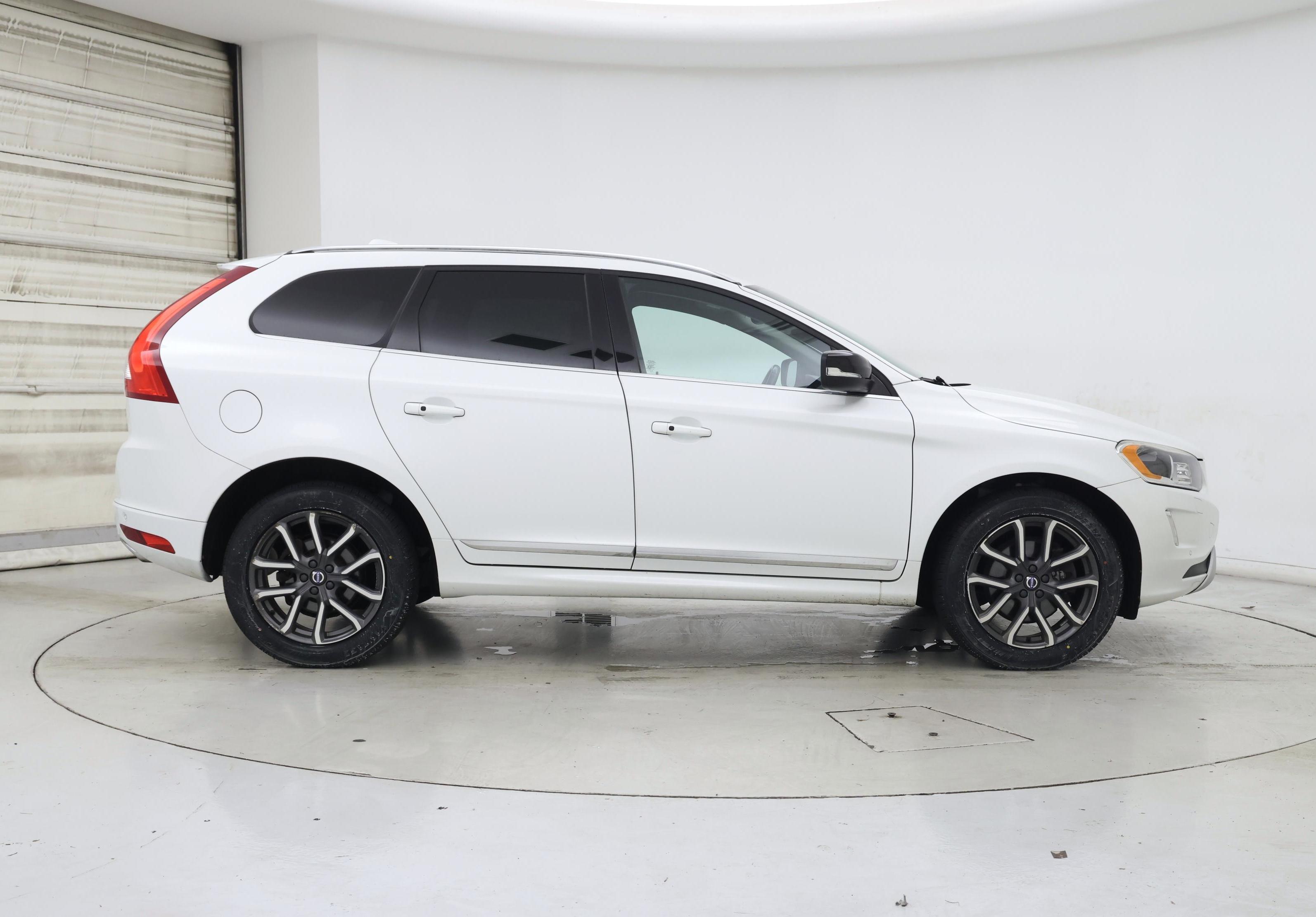 Thumbnail: 2017 Volvo XC60 - 7
