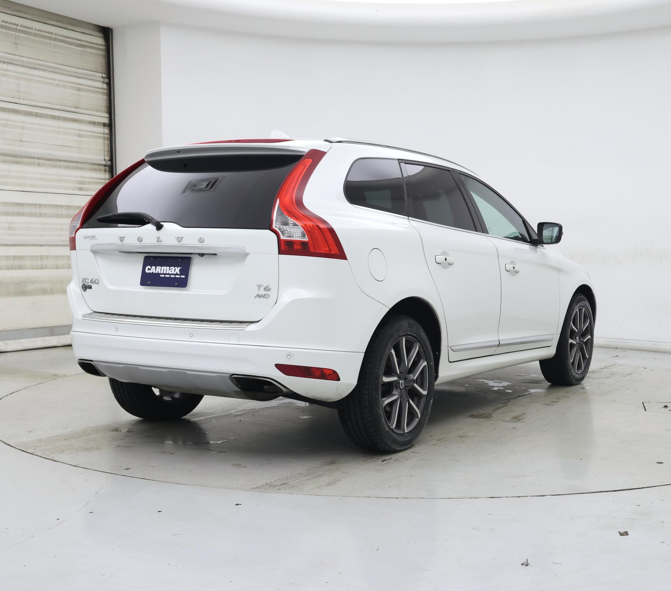 Thumbnail: 2017 Volvo XC60 - 8