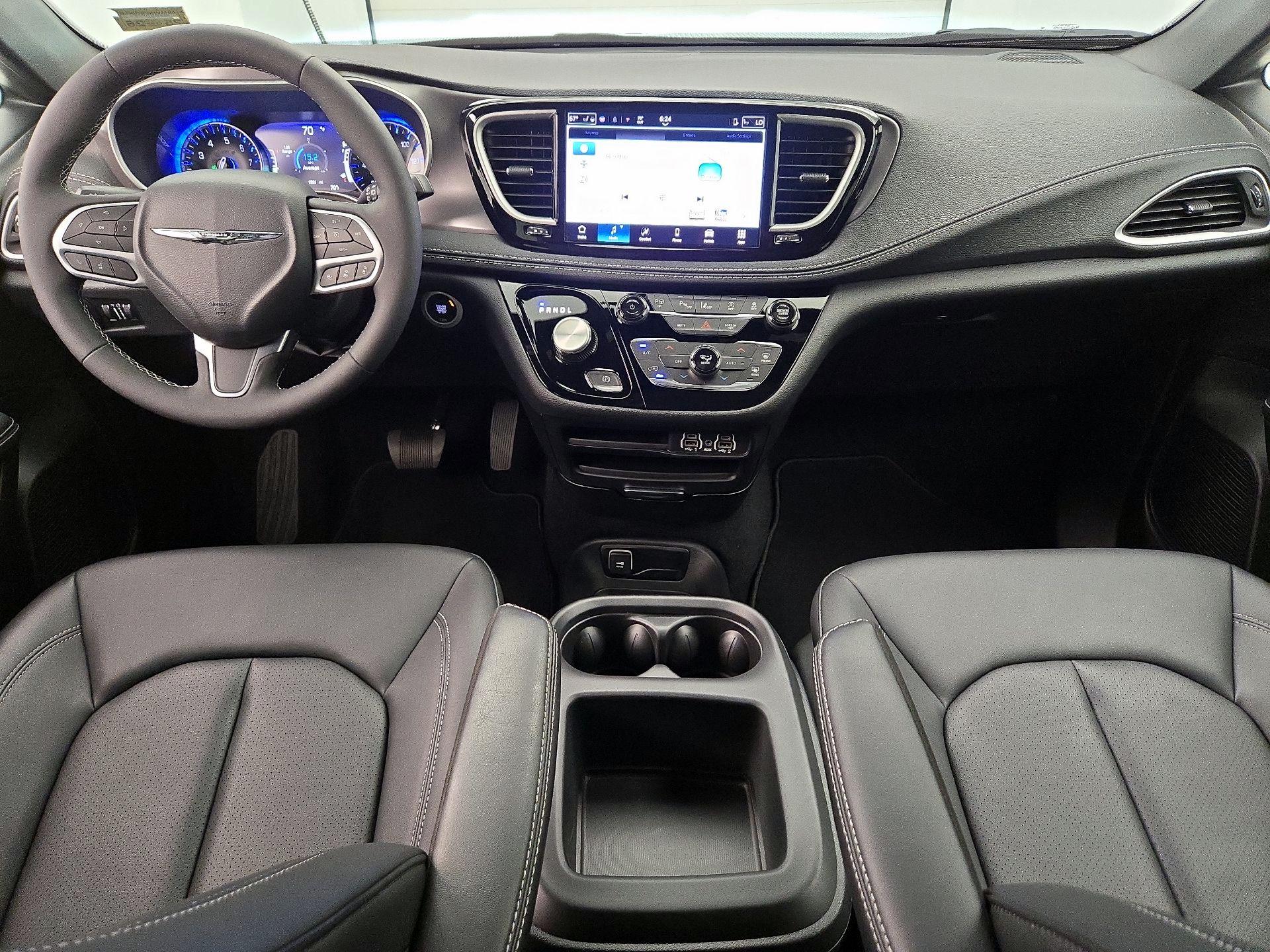 Thumbnail: 2025 Chrysler Pacifica - 9