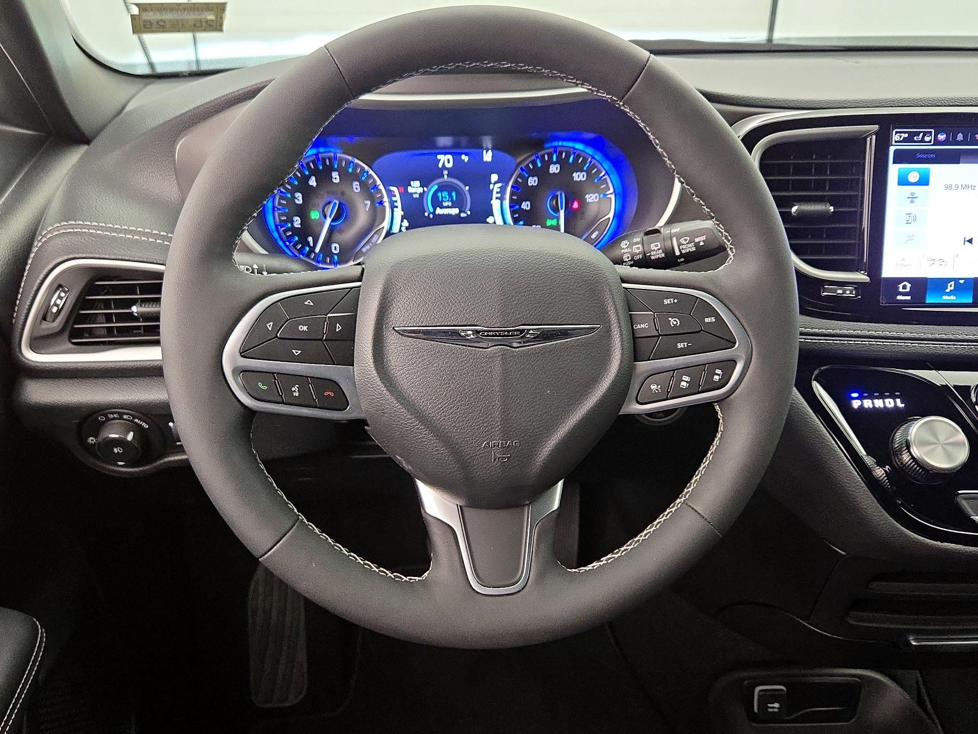 Thumbnail: 2025 Chrysler Pacifica - 10