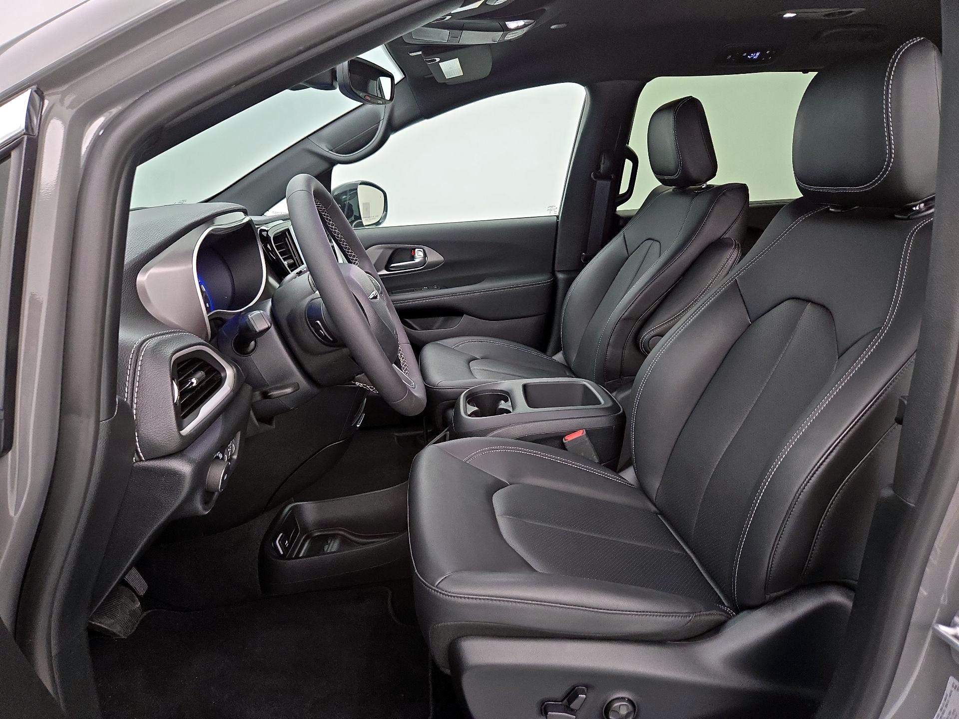 Thumbnail: 2025 Chrysler Pacifica - 11