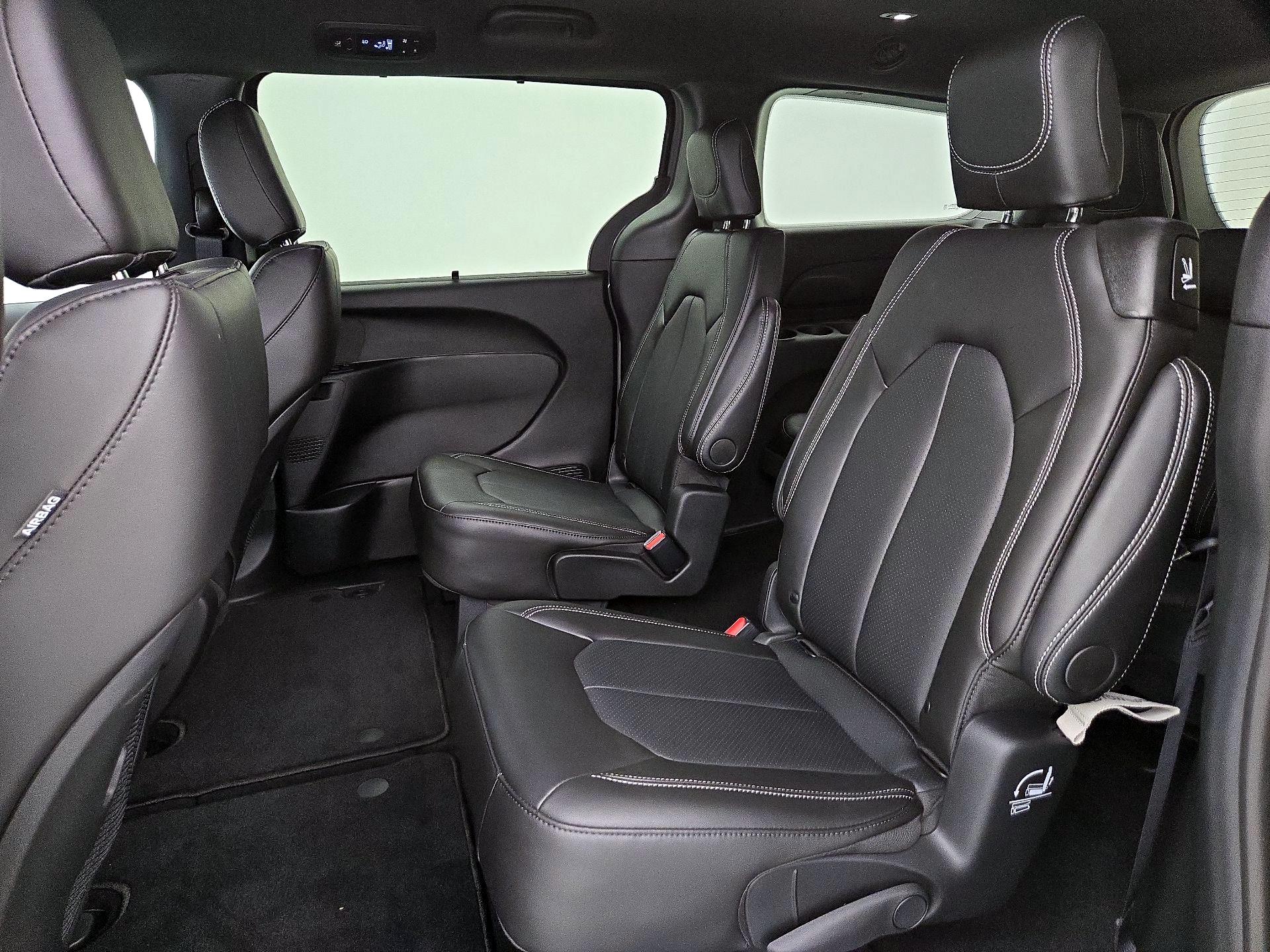 Thumbnail: 2025 Chrysler Pacifica - 19