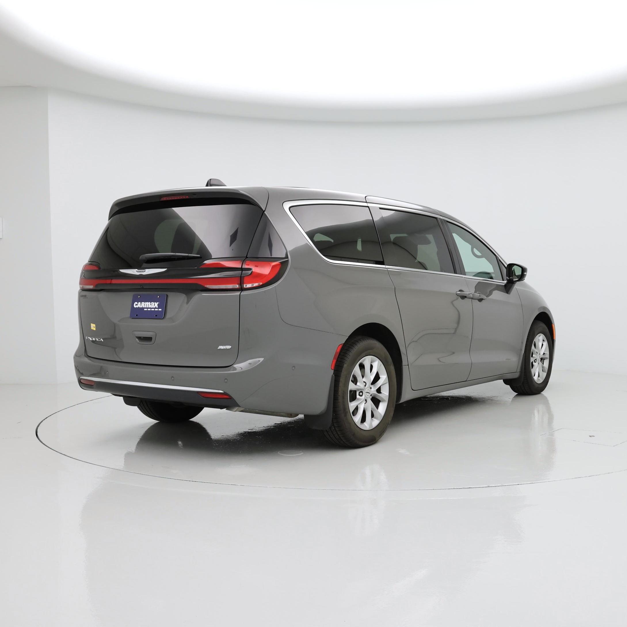 Thumbnail: 2025 Chrysler Pacifica - 8