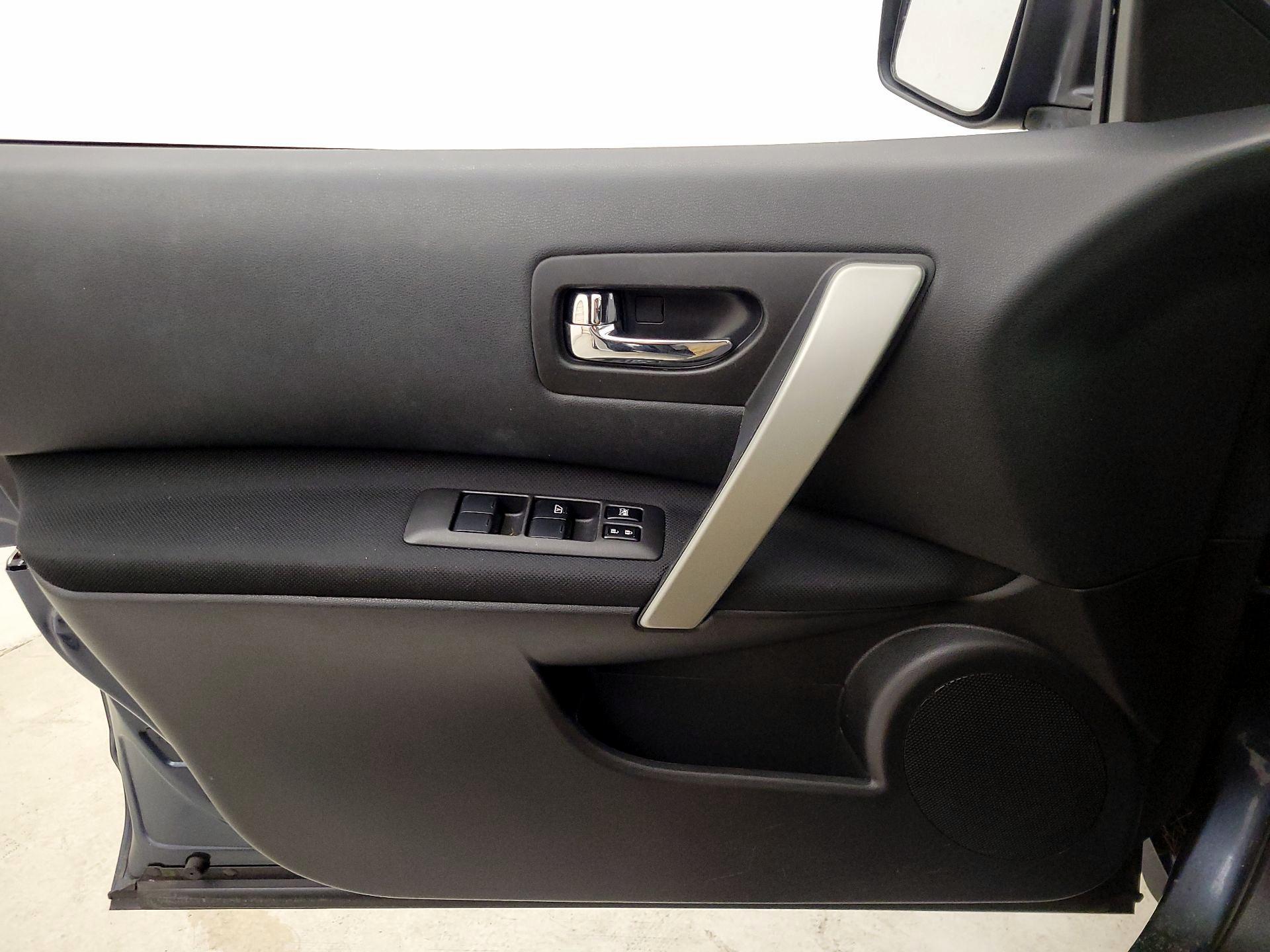 Thumbnail: 2015 Nissan Rogue - 12