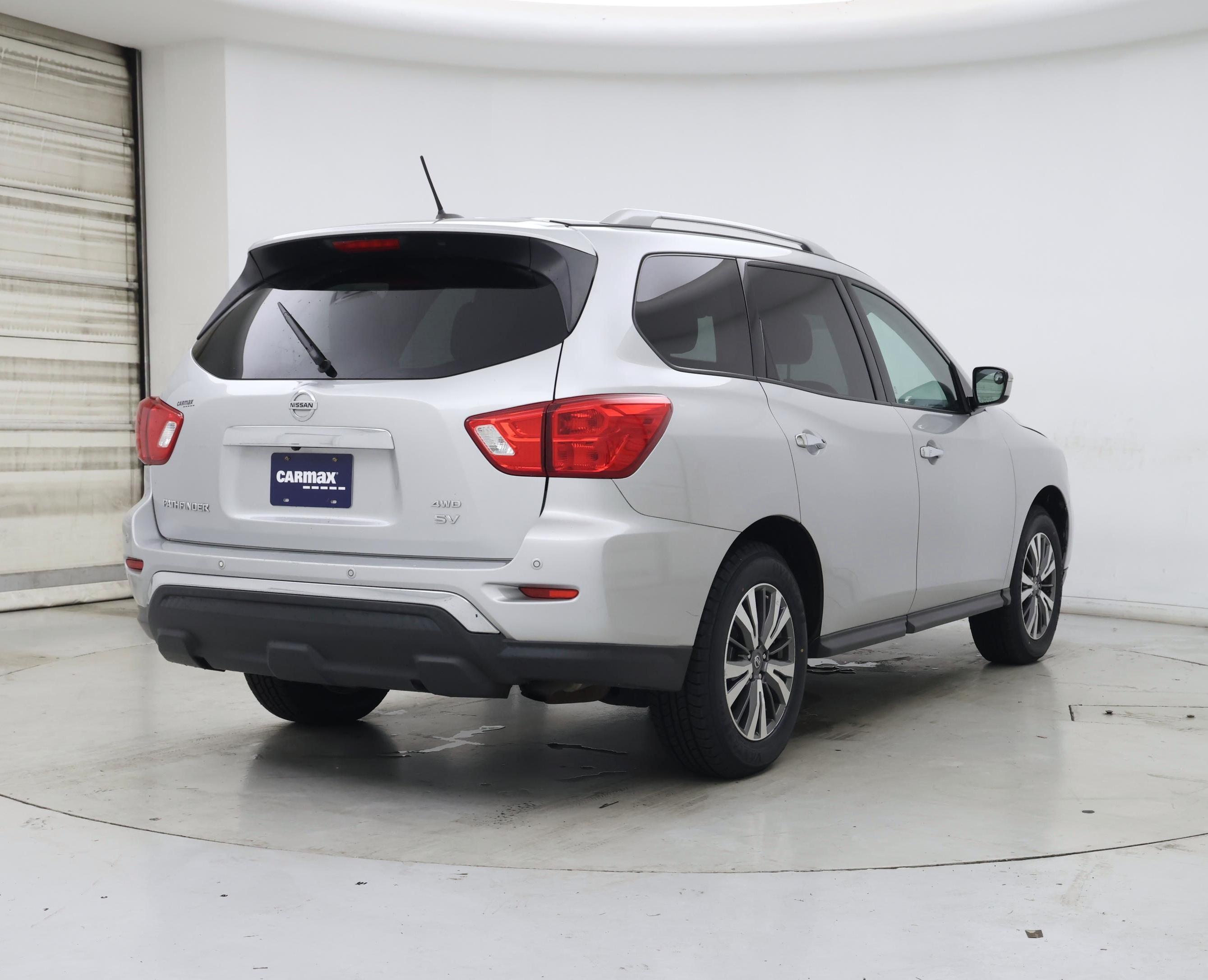 Thumbnail: 2017 Nissan Pathfinder - 8