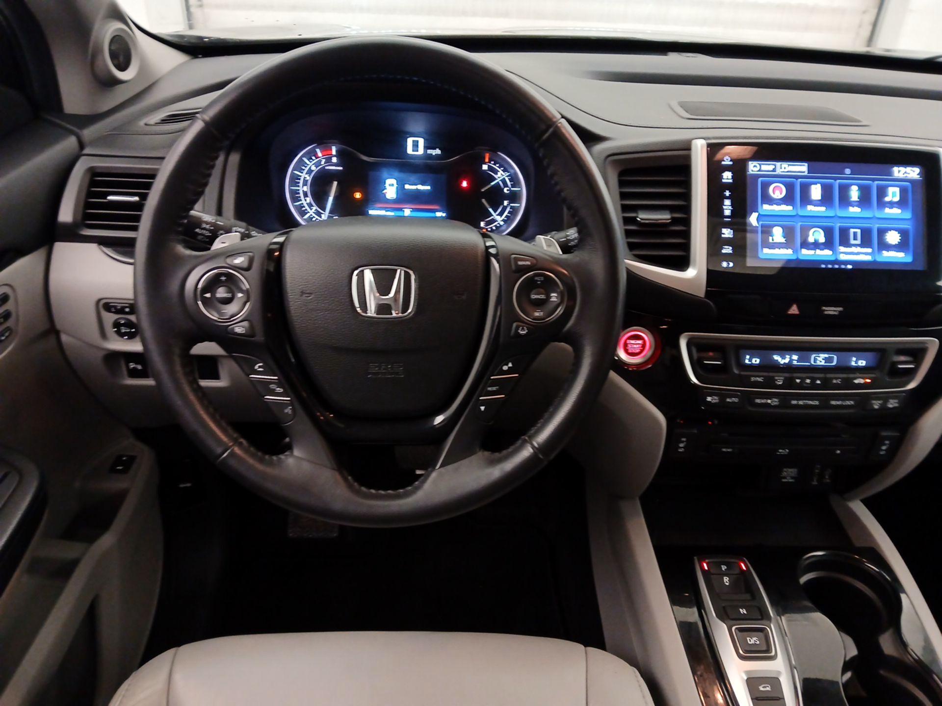 Thumbnail: 2018 Honda Pilot - 10