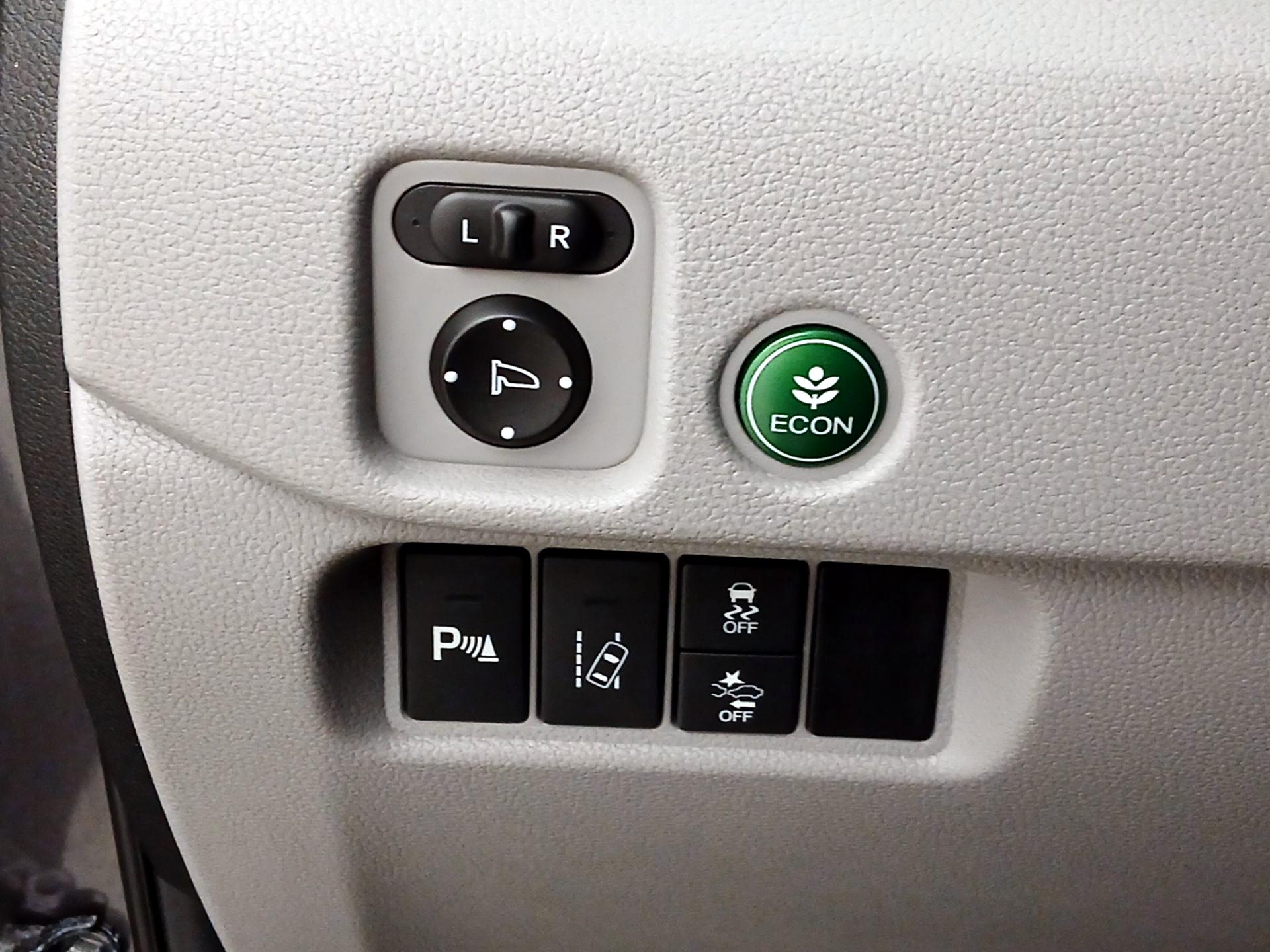 Thumbnail: 2018 Honda Pilot - 13