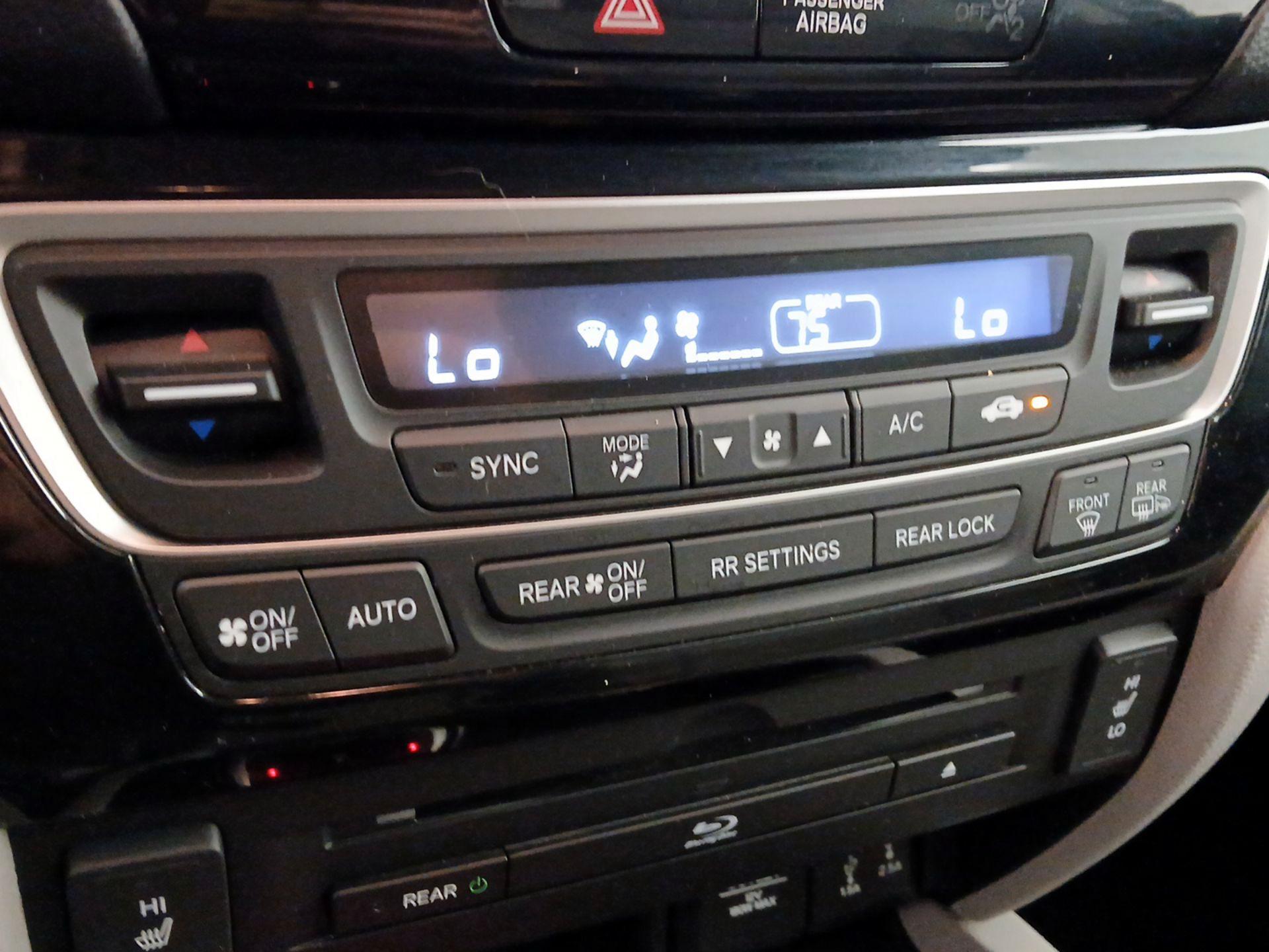 Thumbnail: 2018 Honda Pilot - 16