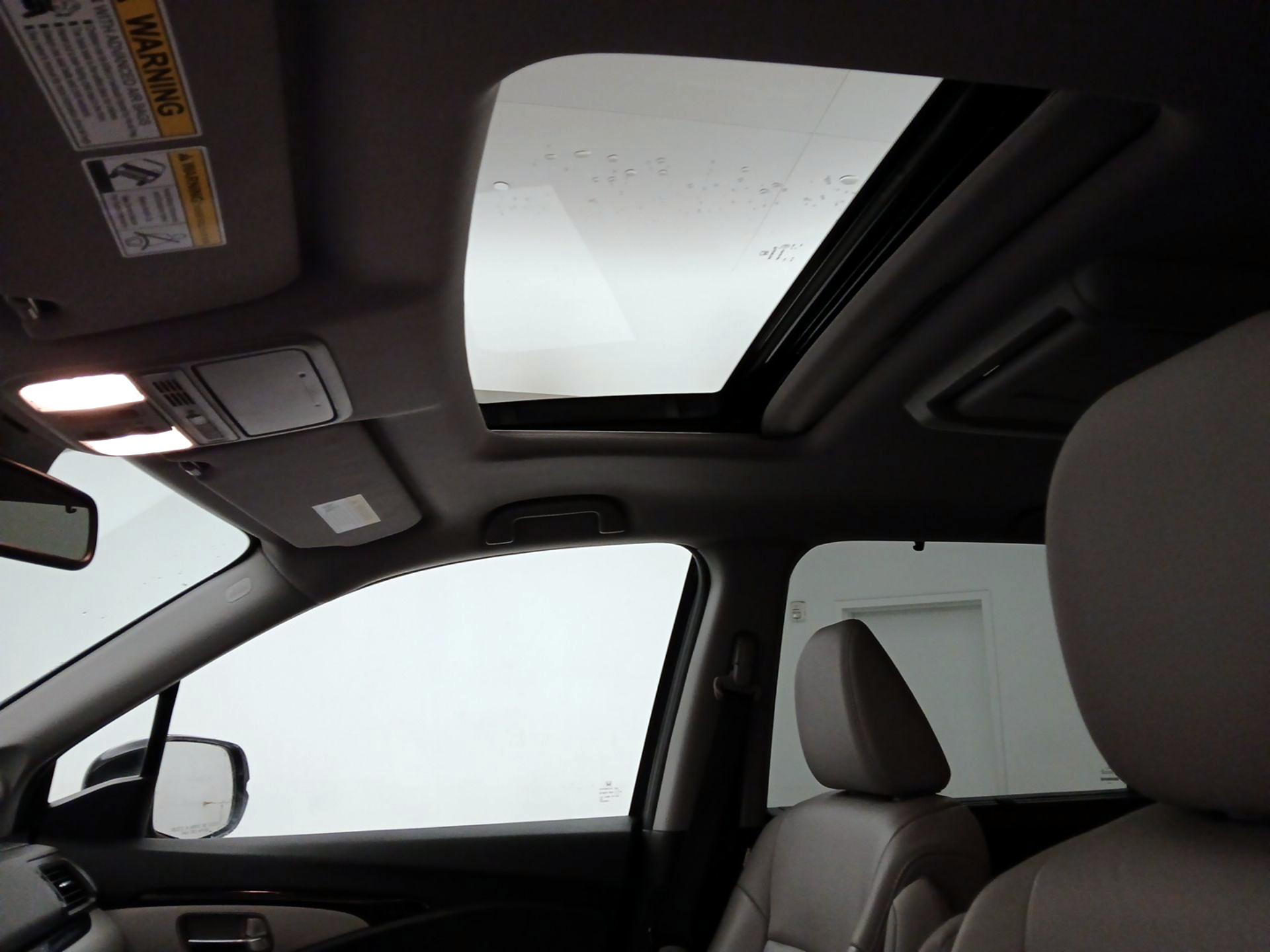 Thumbnail: 2018 Honda Pilot - 19