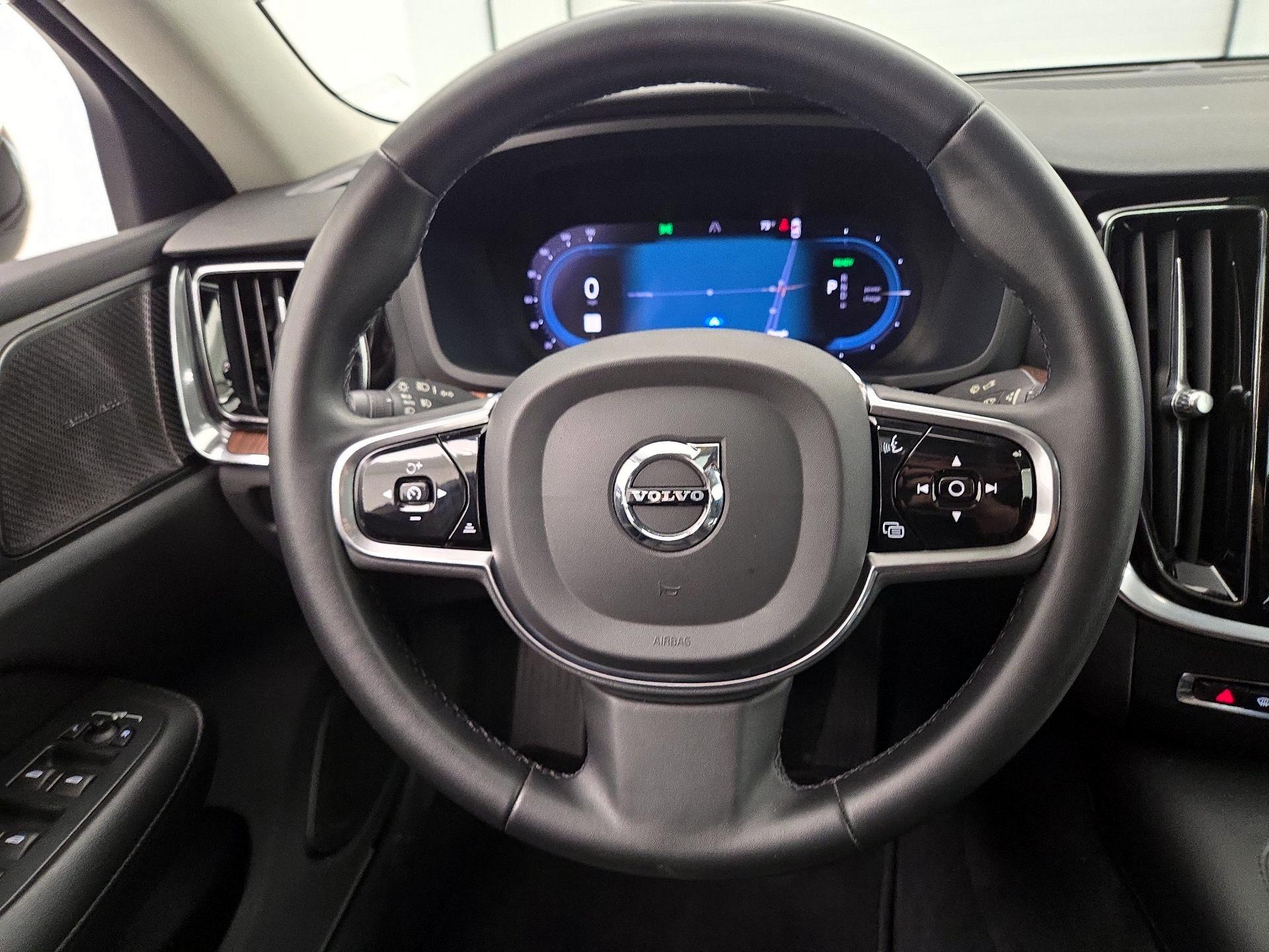 Thumbnail: 2023 Volvo S60 - 10