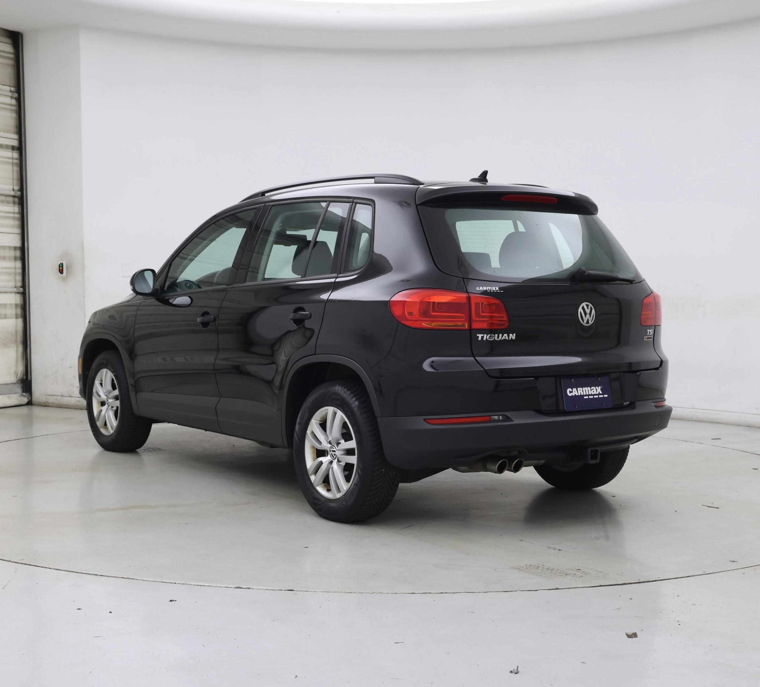 Thumbnail: 2017 Volkswagen Tiguan - 2