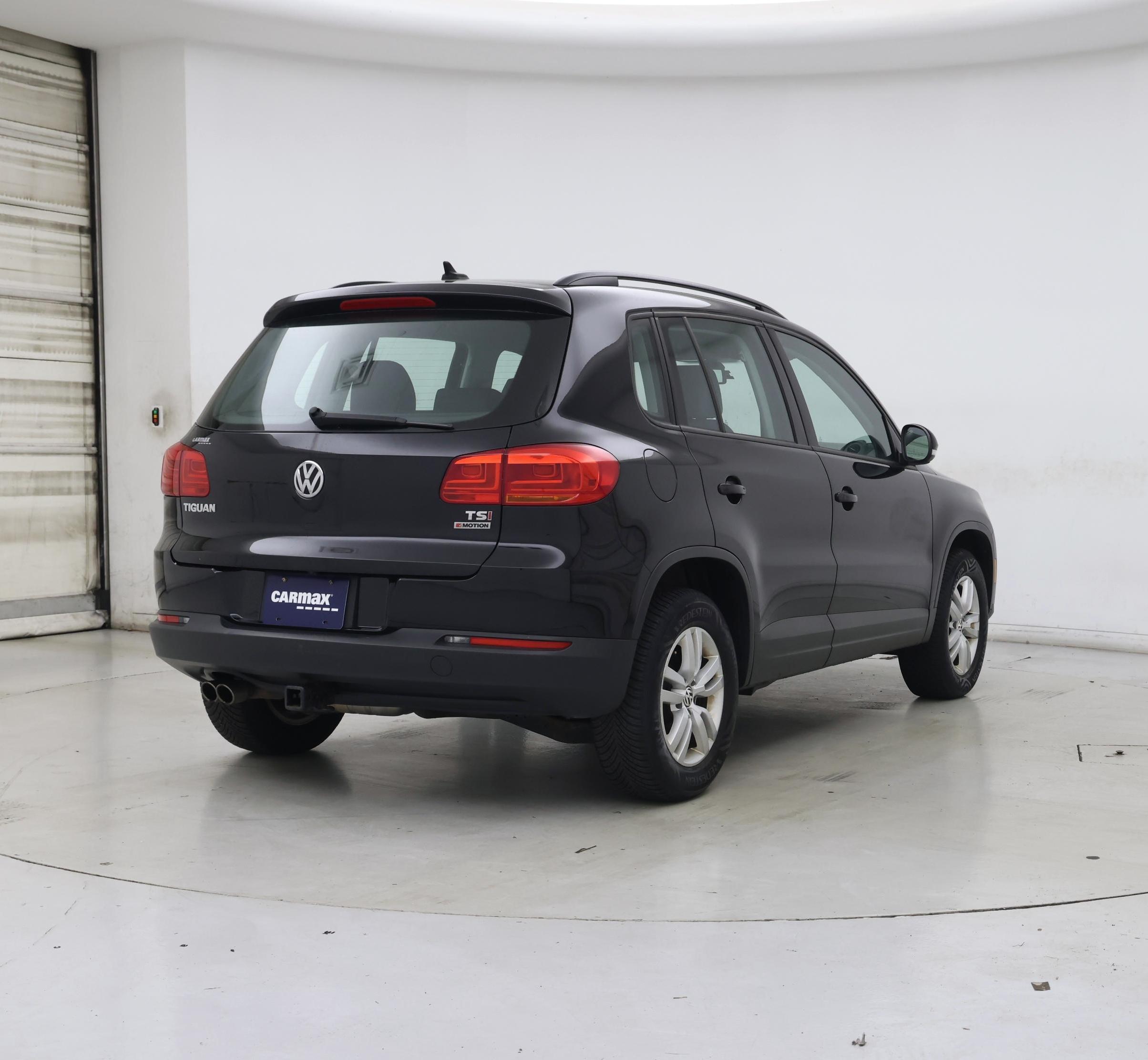 Thumbnail: 2017 Volkswagen Tiguan - 8