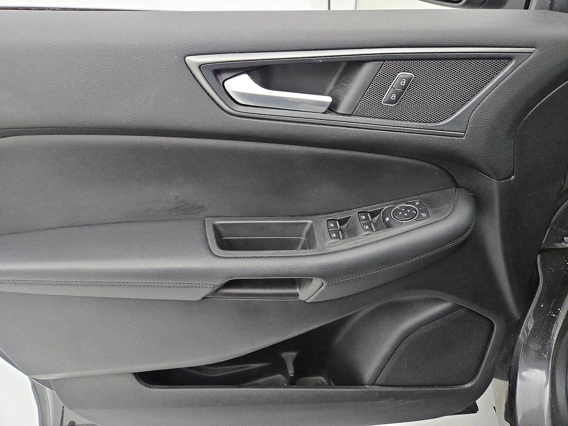 Thumbnail: 2020 Ford Edge - 12