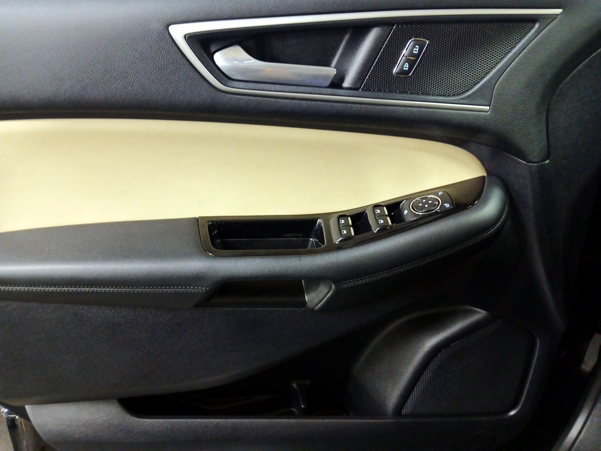 Thumbnail: 2019 Ford Edge - 12