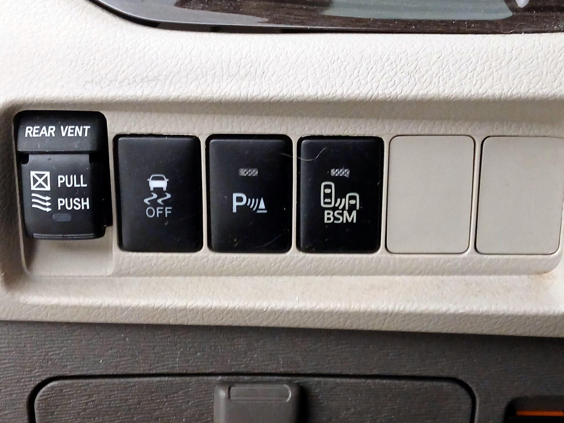 Thumbnail: 2017 Toyota Sienna - 13