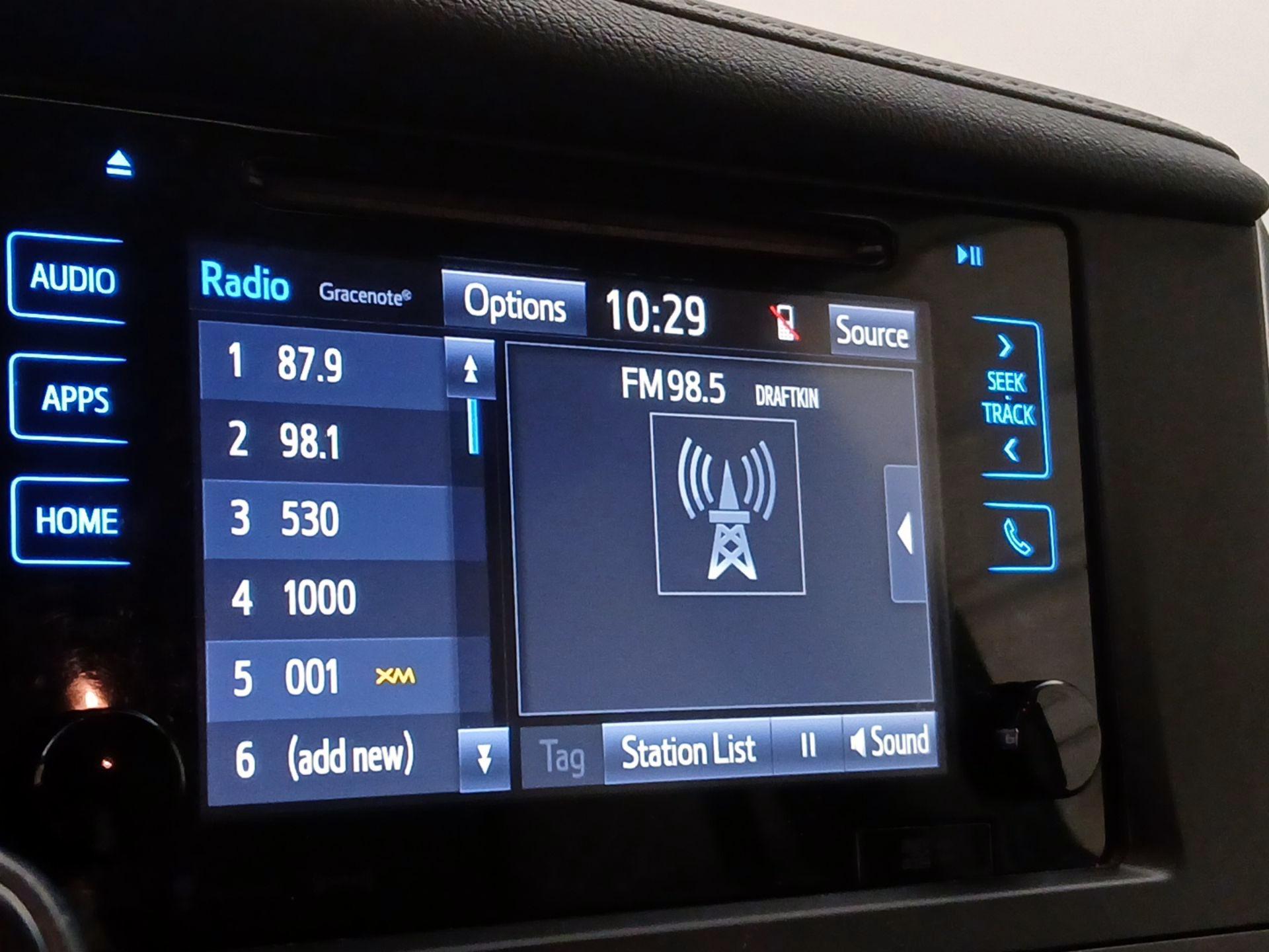 Thumbnail: 2017 Toyota Sienna - 15