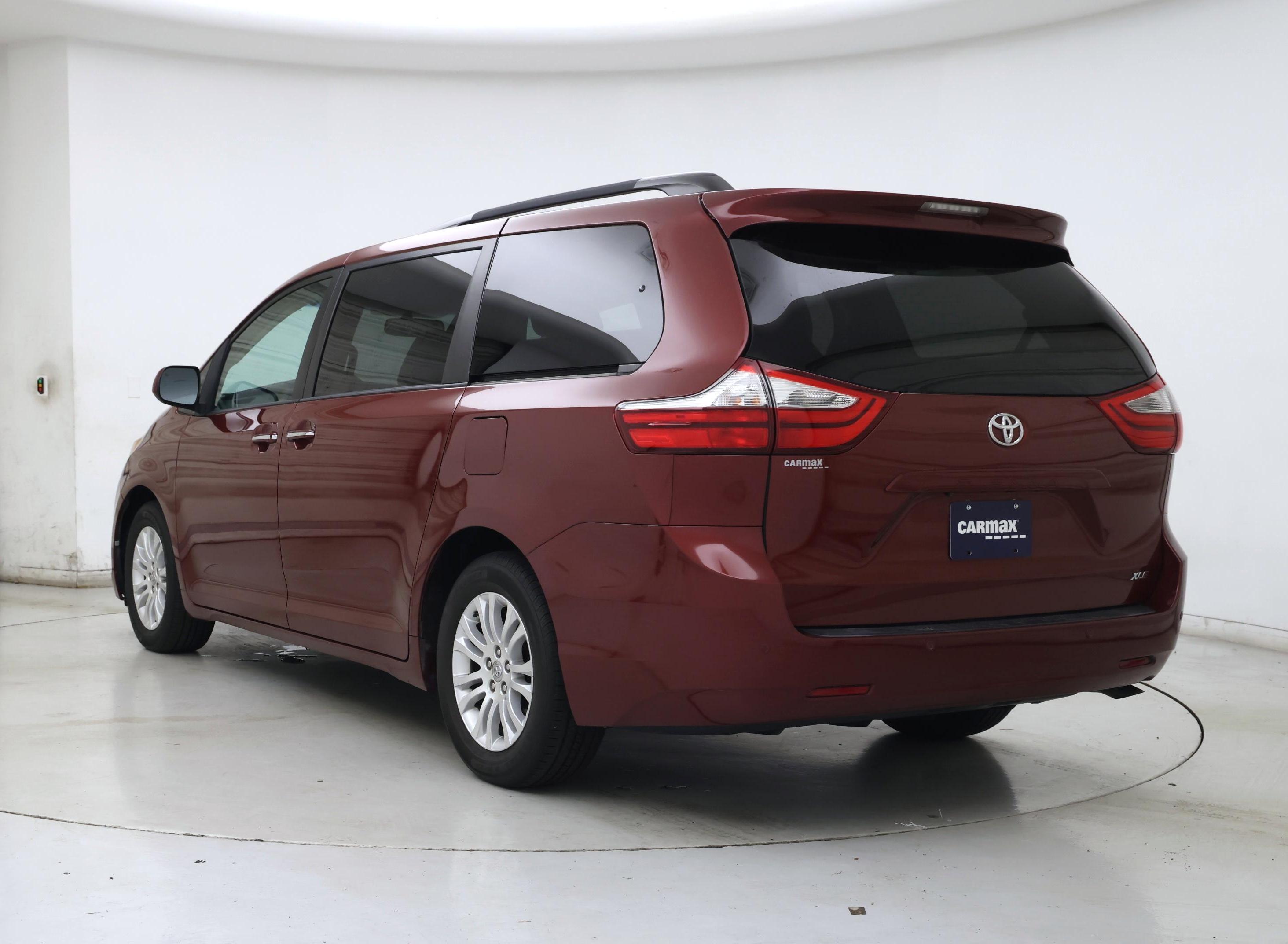 Thumbnail: 2017 Toyota Sienna - 2
