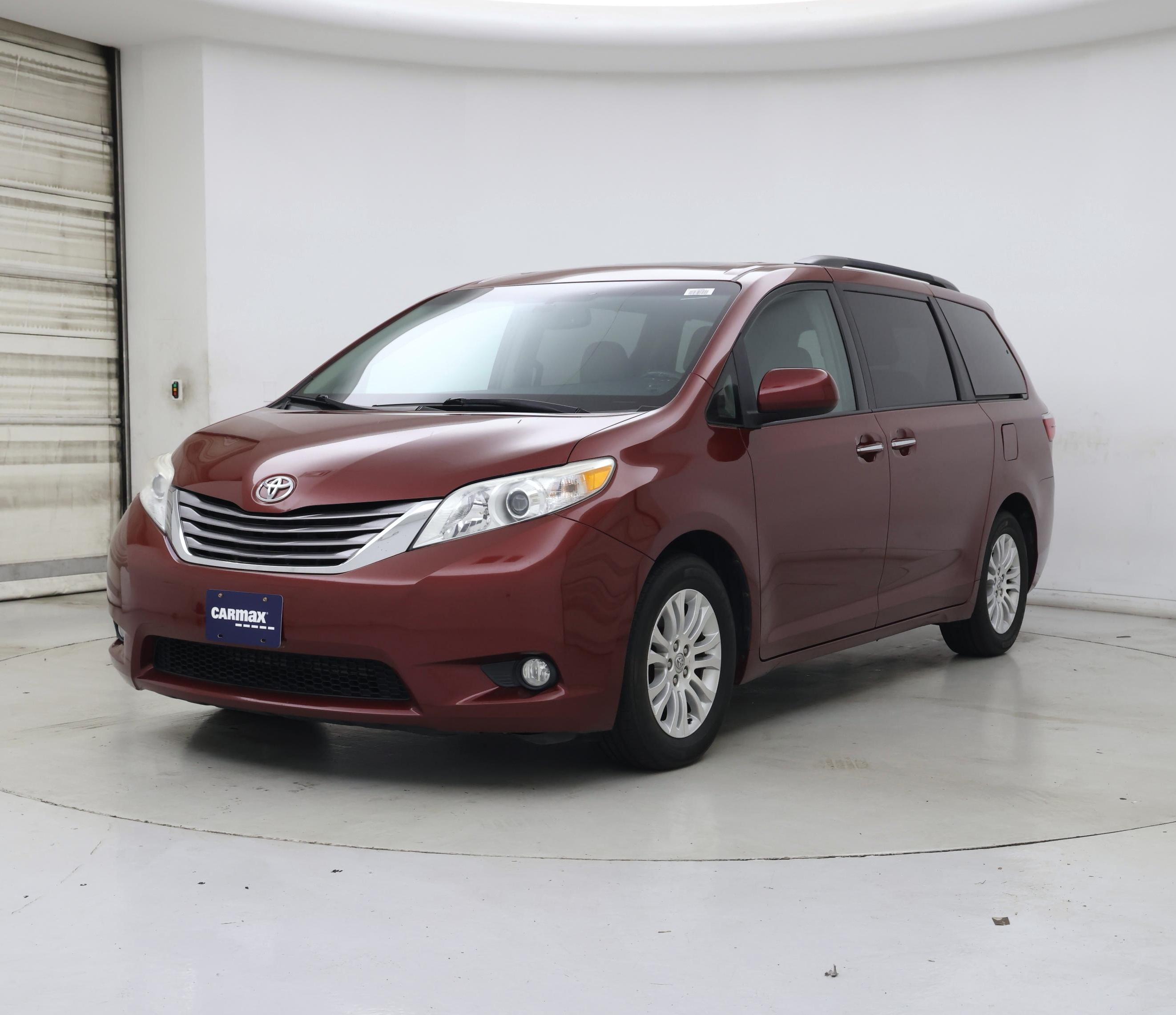 Thumbnail: 2017 Toyota Sienna - 4