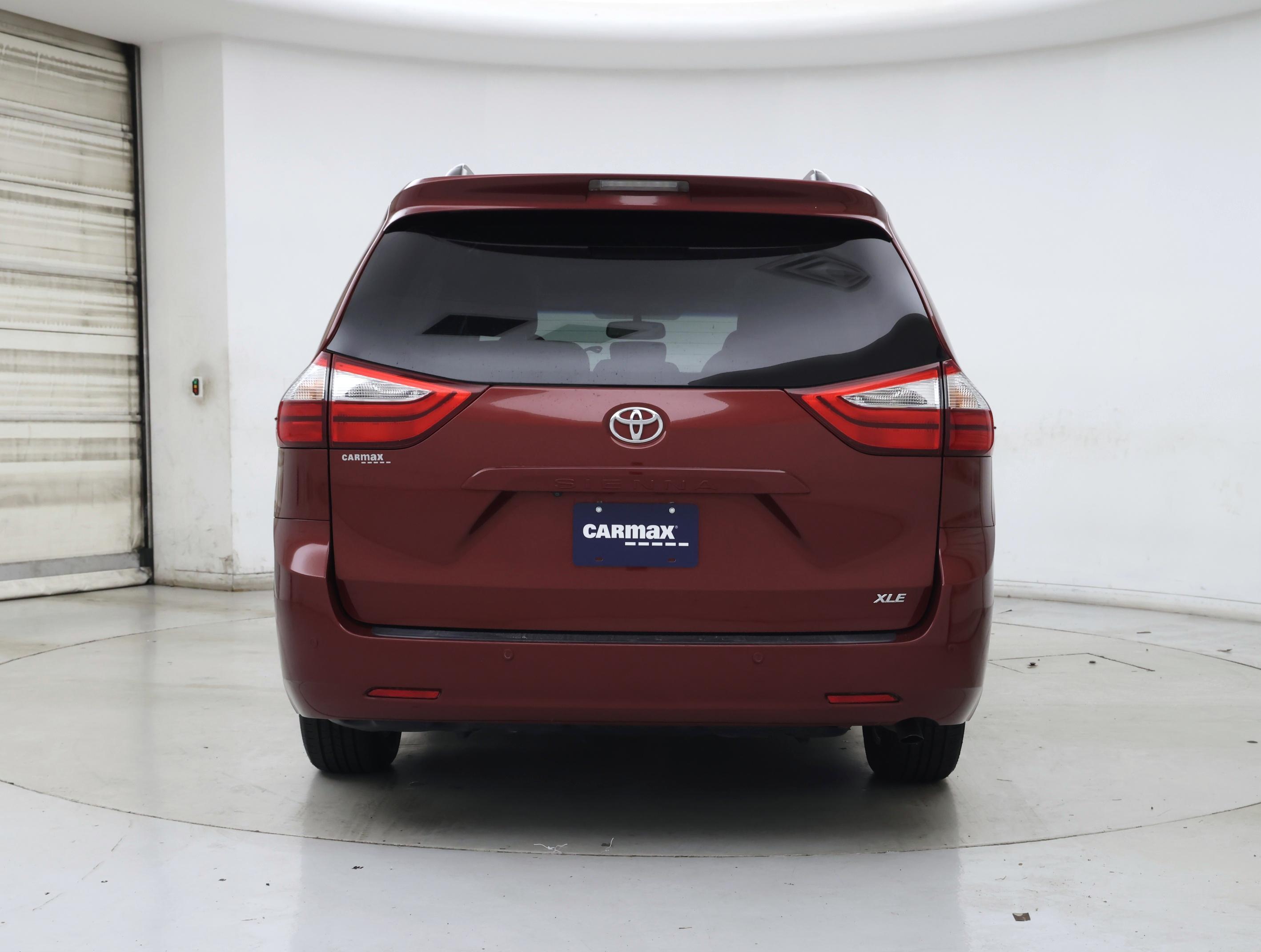 Thumbnail: 2017 Toyota Sienna - 6