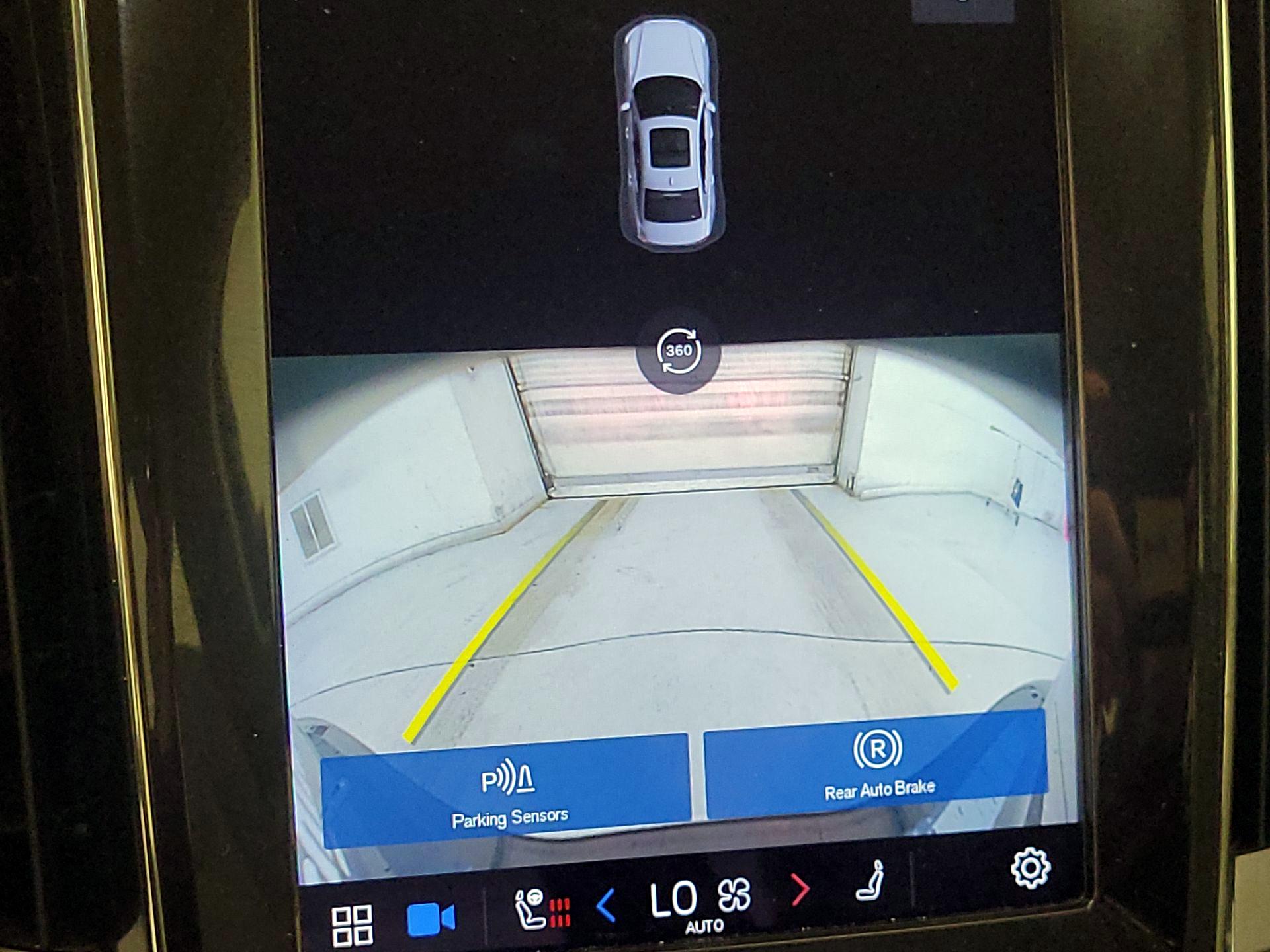 Thumbnail: 2023 Volvo S60 - 14